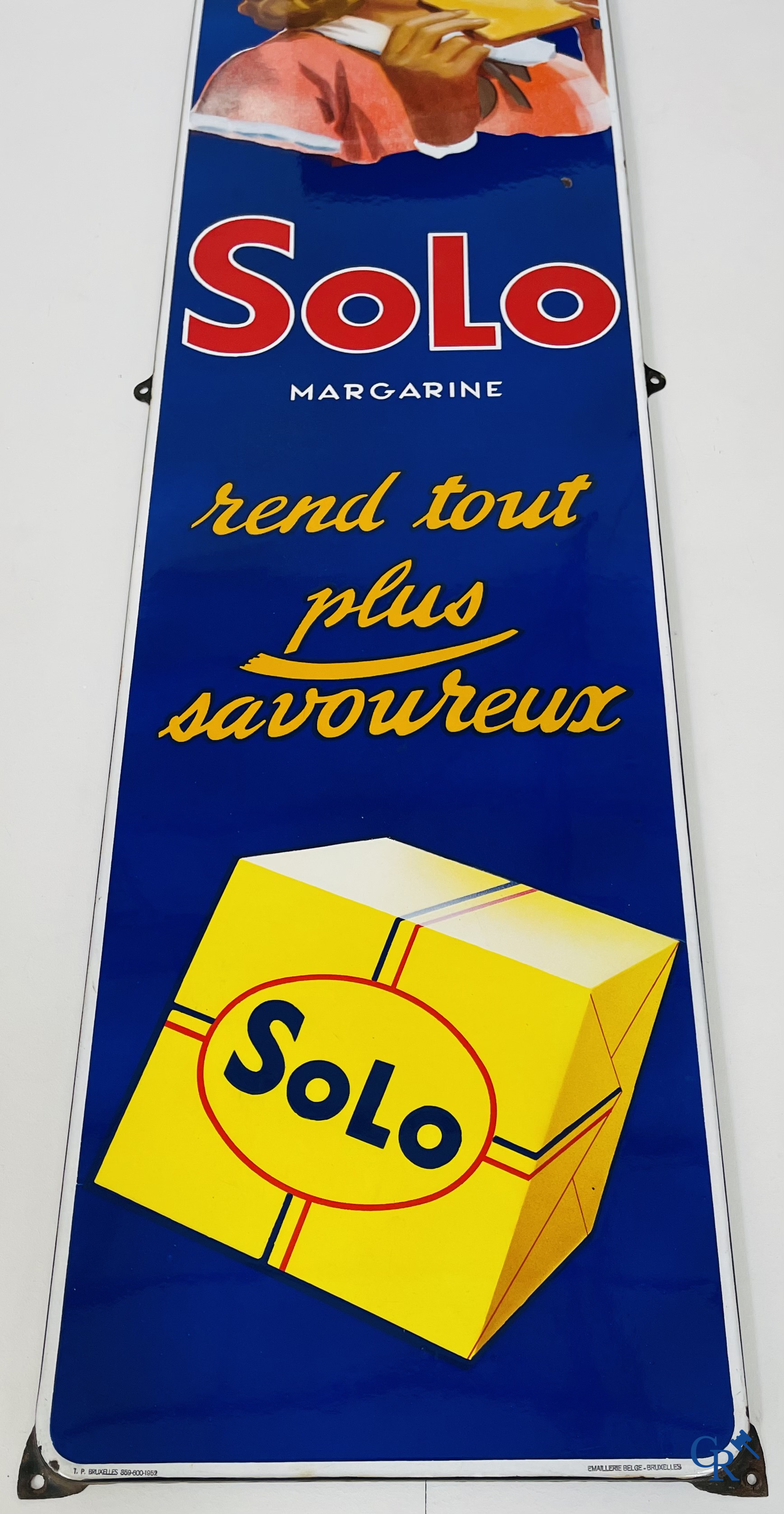 Solo, rend tout plus savoureux. Nice enamel advertising sign for Solo Margarine. Emaillerie Belge 1952.