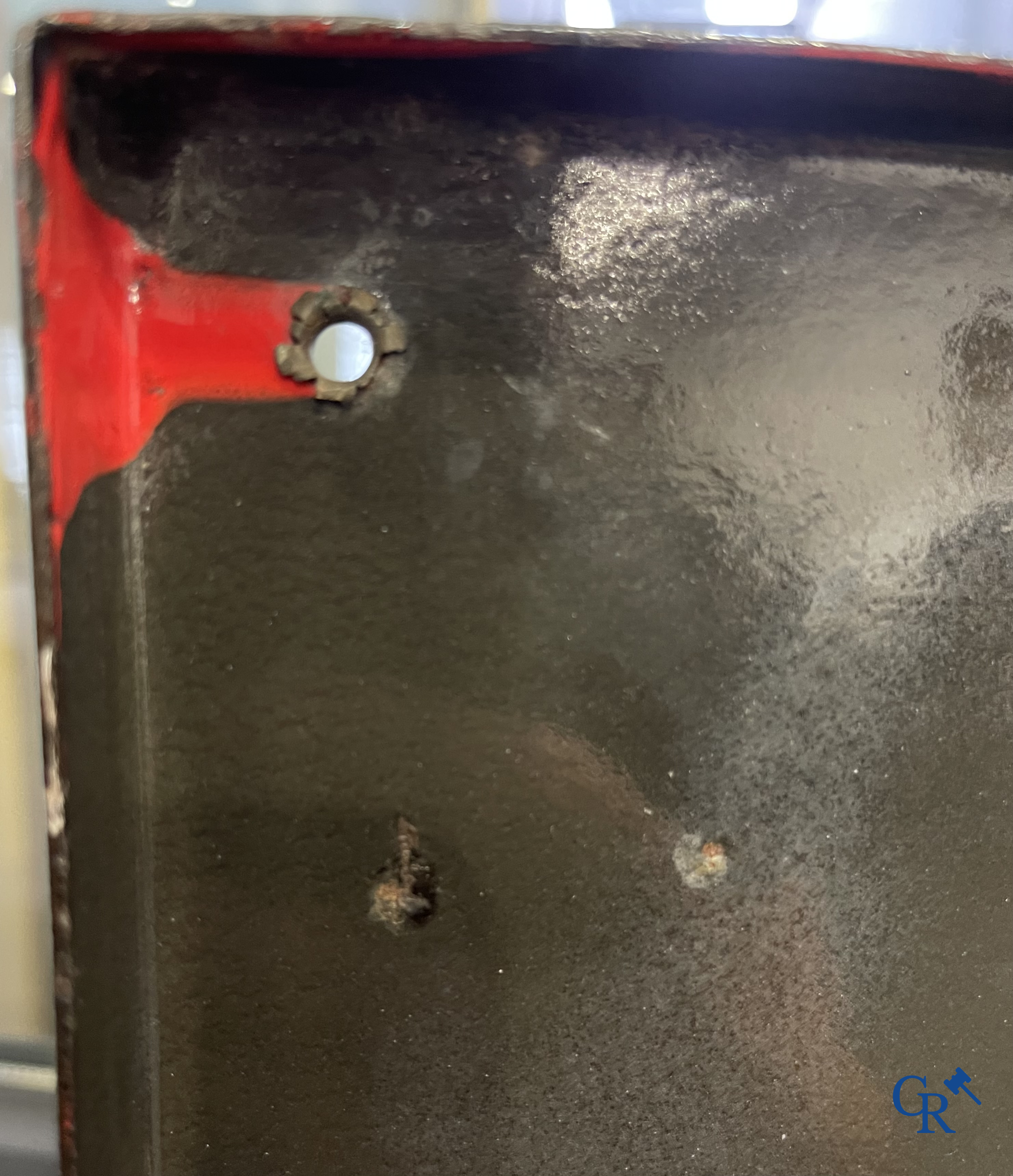 Chocolat Pupier, plaque émaillée illustré du personnage de Jean D'Ylen, vers 1930.