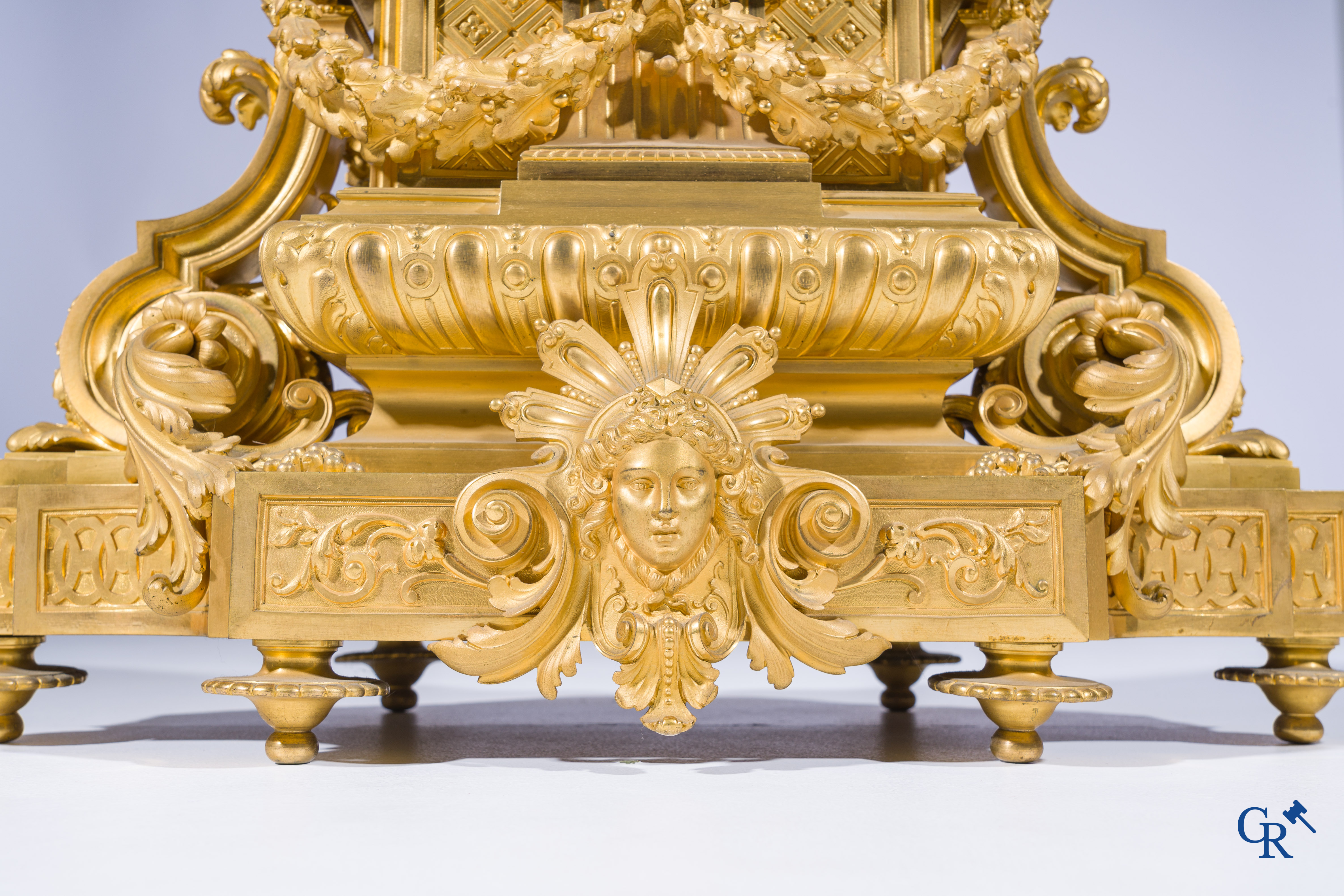 Charpentier & Cie, een imposante 3-delige schouwgarnituur in LXVI-stijl. Napoleon III-periode.