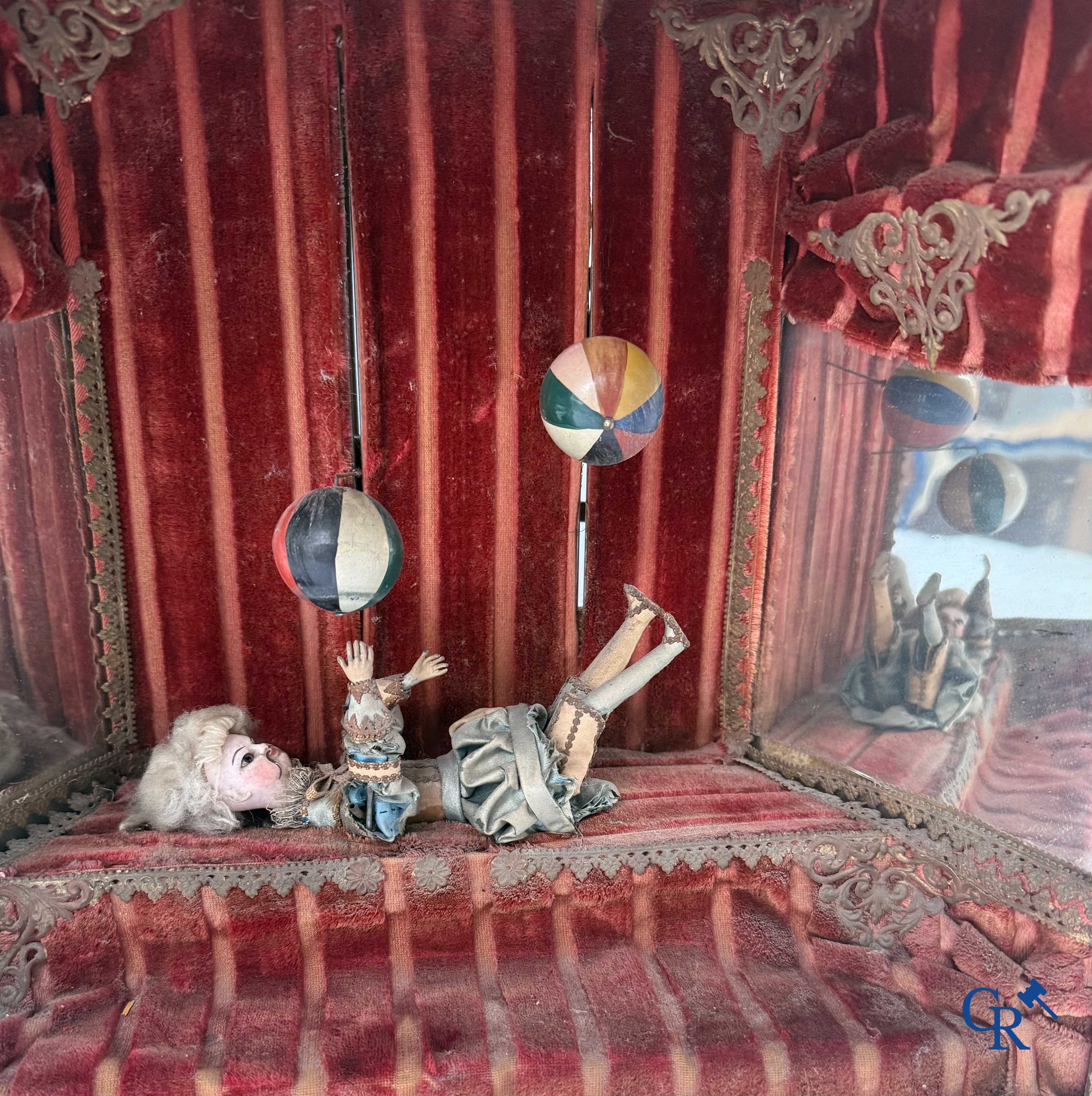 Phalibois, zeldzaam mechanisch geanimeerd diorama met jonglerende acrobaat. Frankrijk circa 1875.