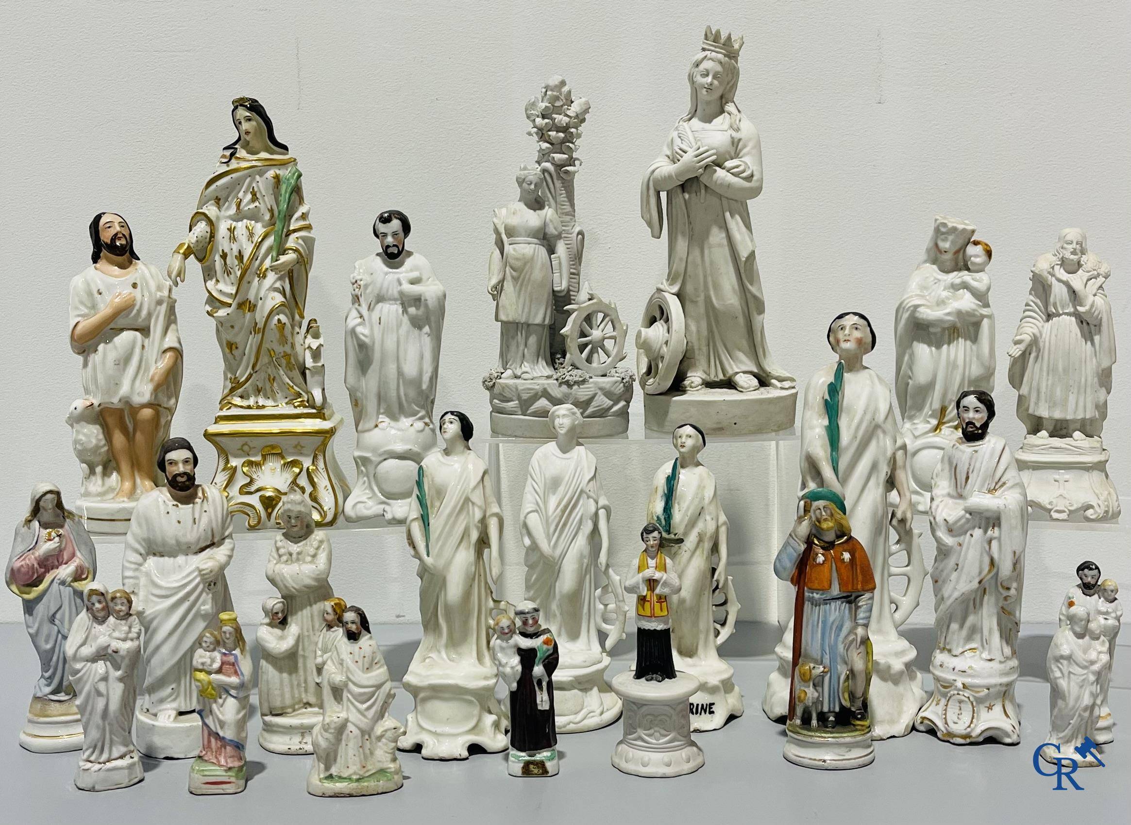 Objets religieux, Un grand nombre de statues réligieux en biscuit et en porcelaine.