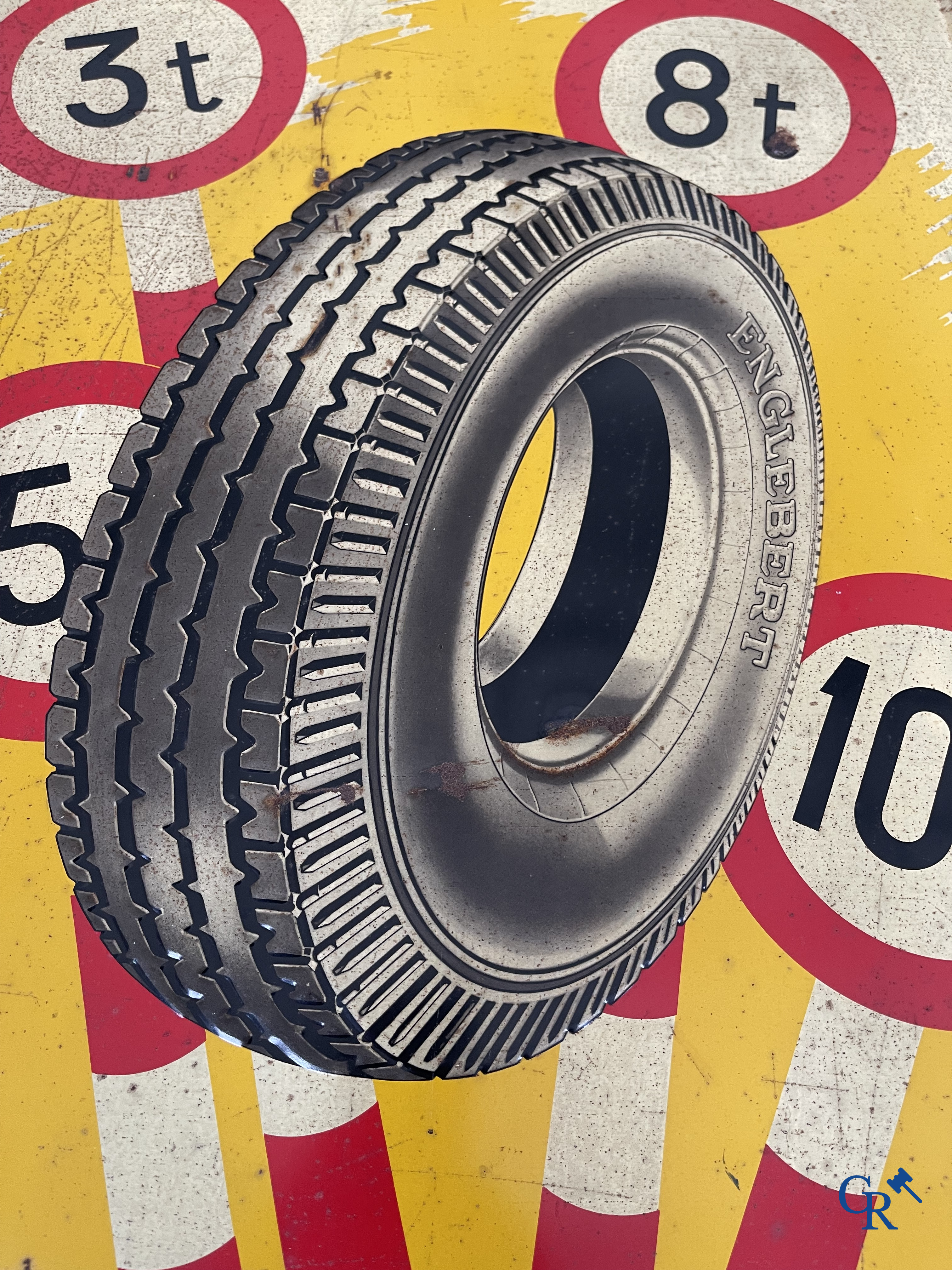 Englebert, publiciteit gedrukt op metaal voor Englebert banden. Etabl. J. Schuybroek S.A. Hoboken Anvers. 1951.