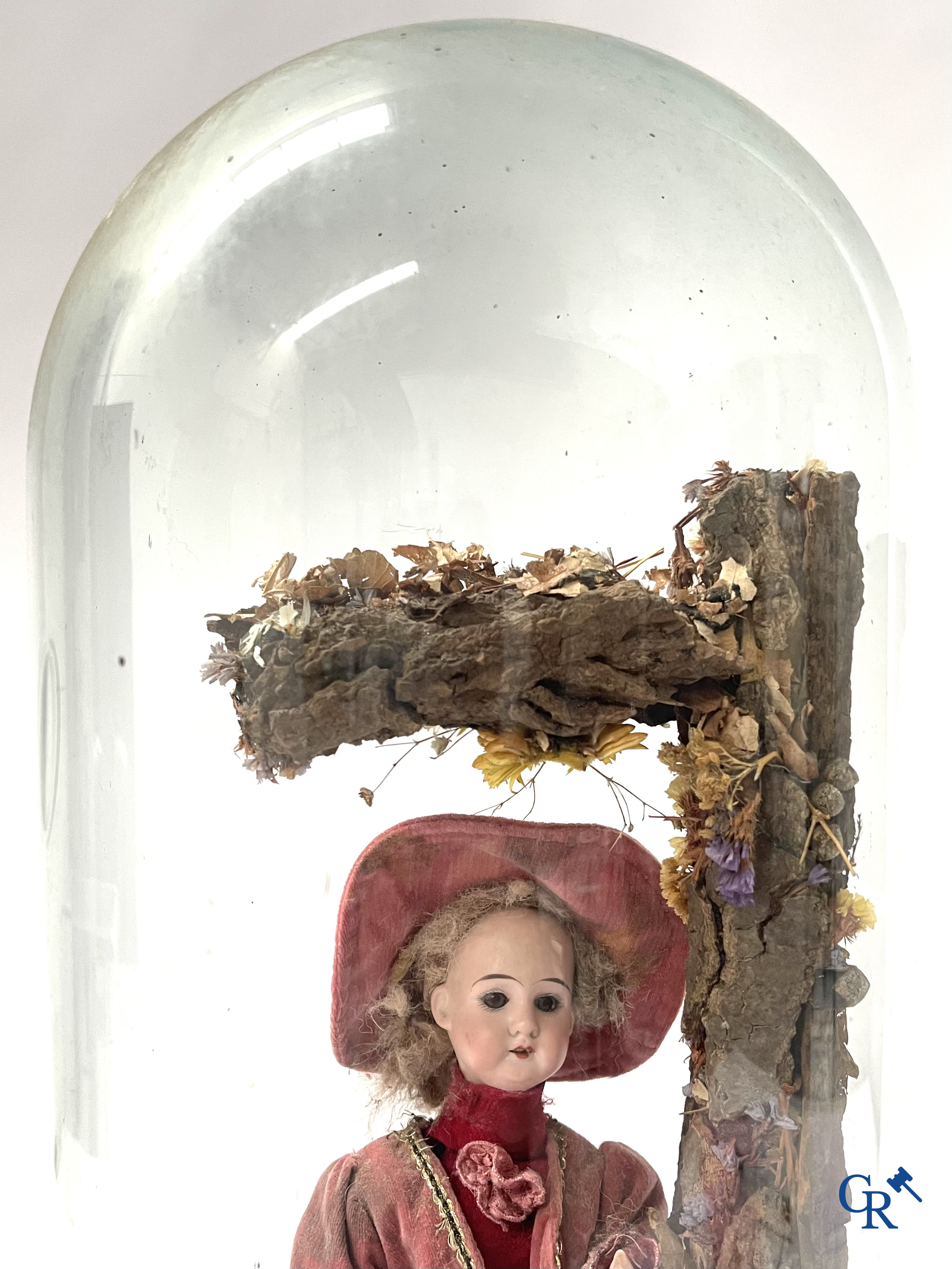 Een automaat in de stijl van Phalibois, met muziek, bewegend hoofd in porselein en bewegende handen. Circa 1900.