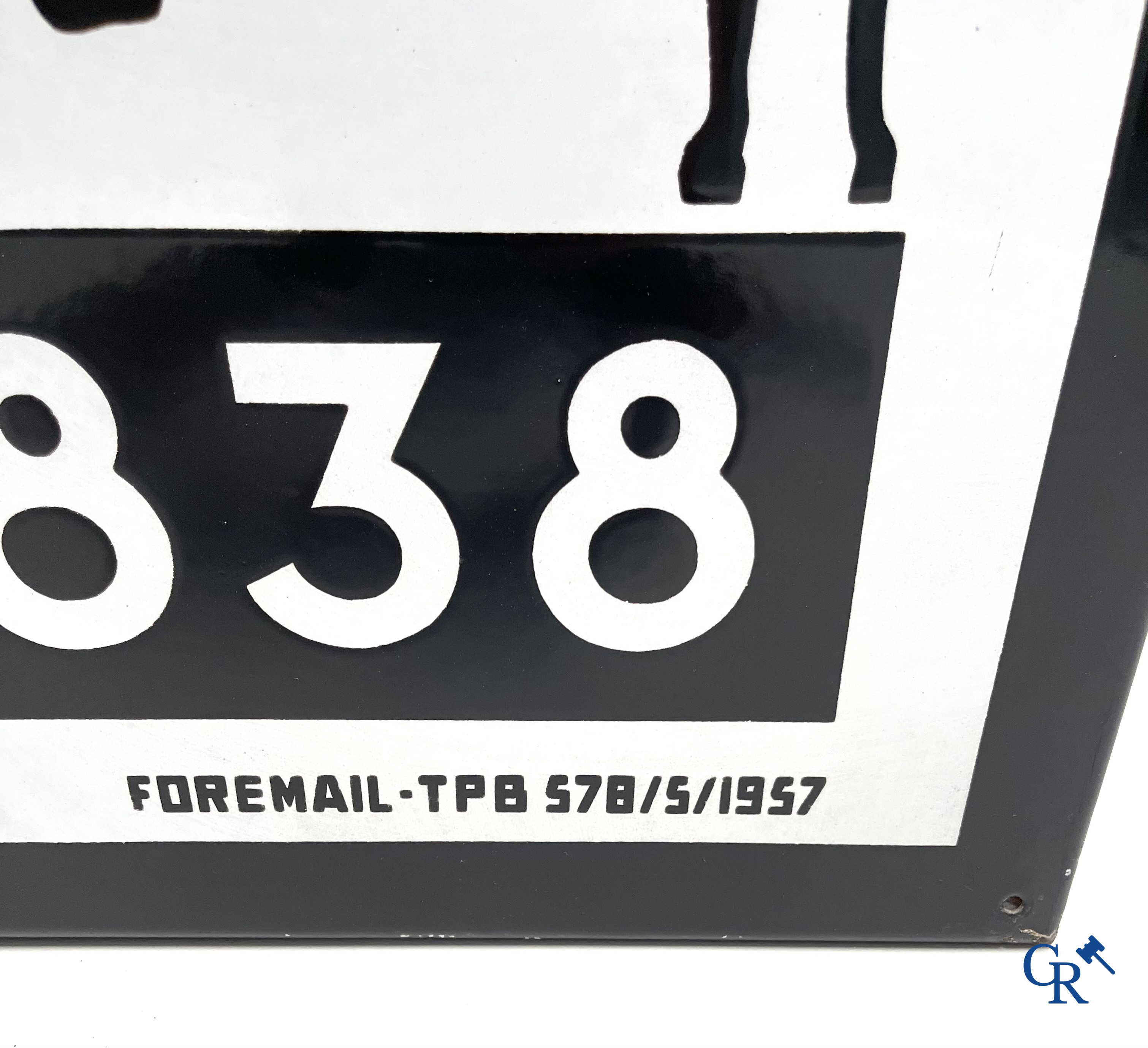 RVS, groot emaille reclamebord voor de Rotterdamse Verzekerings Sociëteit. Foremail, TPB 1957.