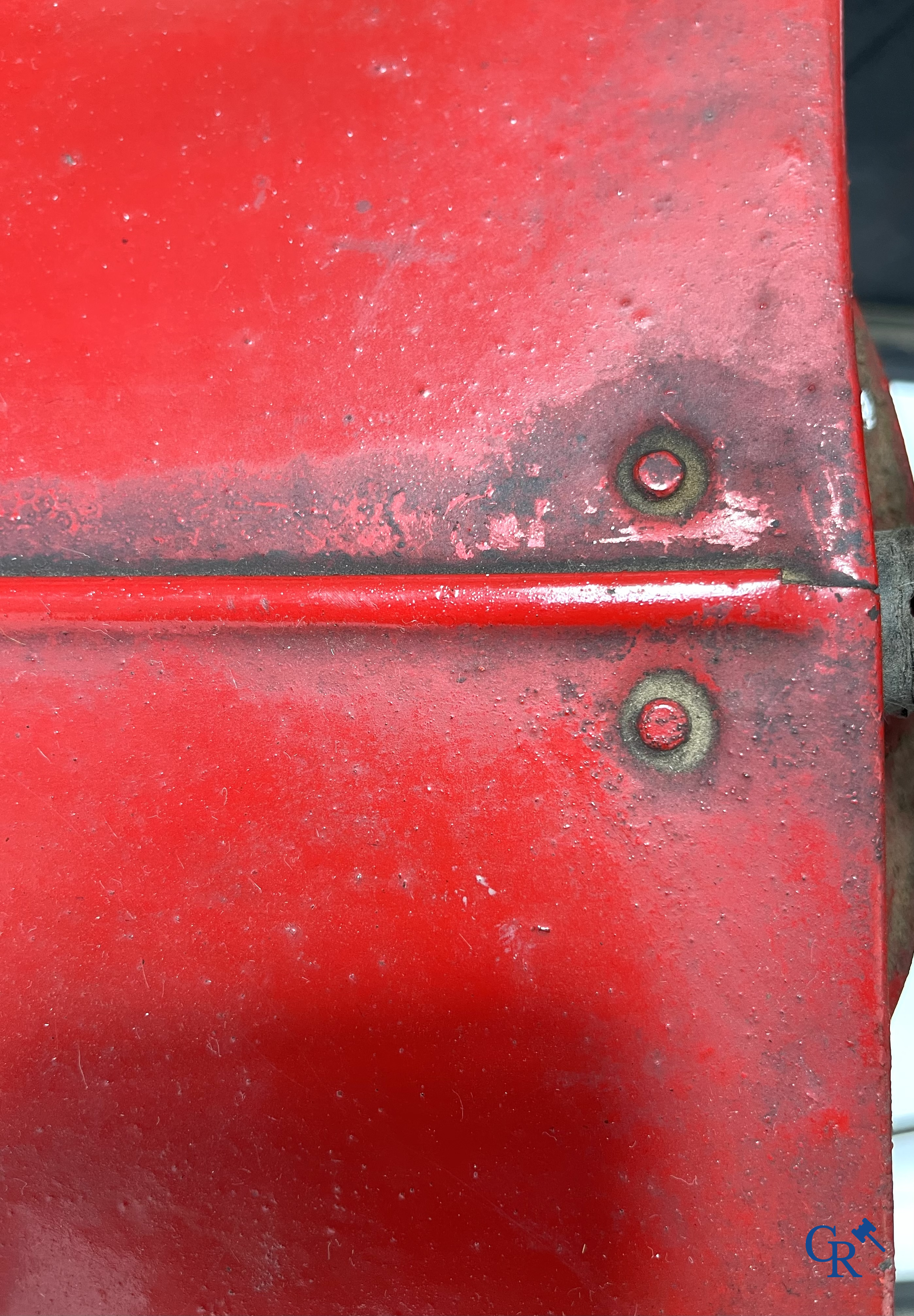 Eureka, model Delage. Luxe uitvoering met spaakwielen, verlichtingssysteem en opendraaiend kofferdeksel. Circa 1930.