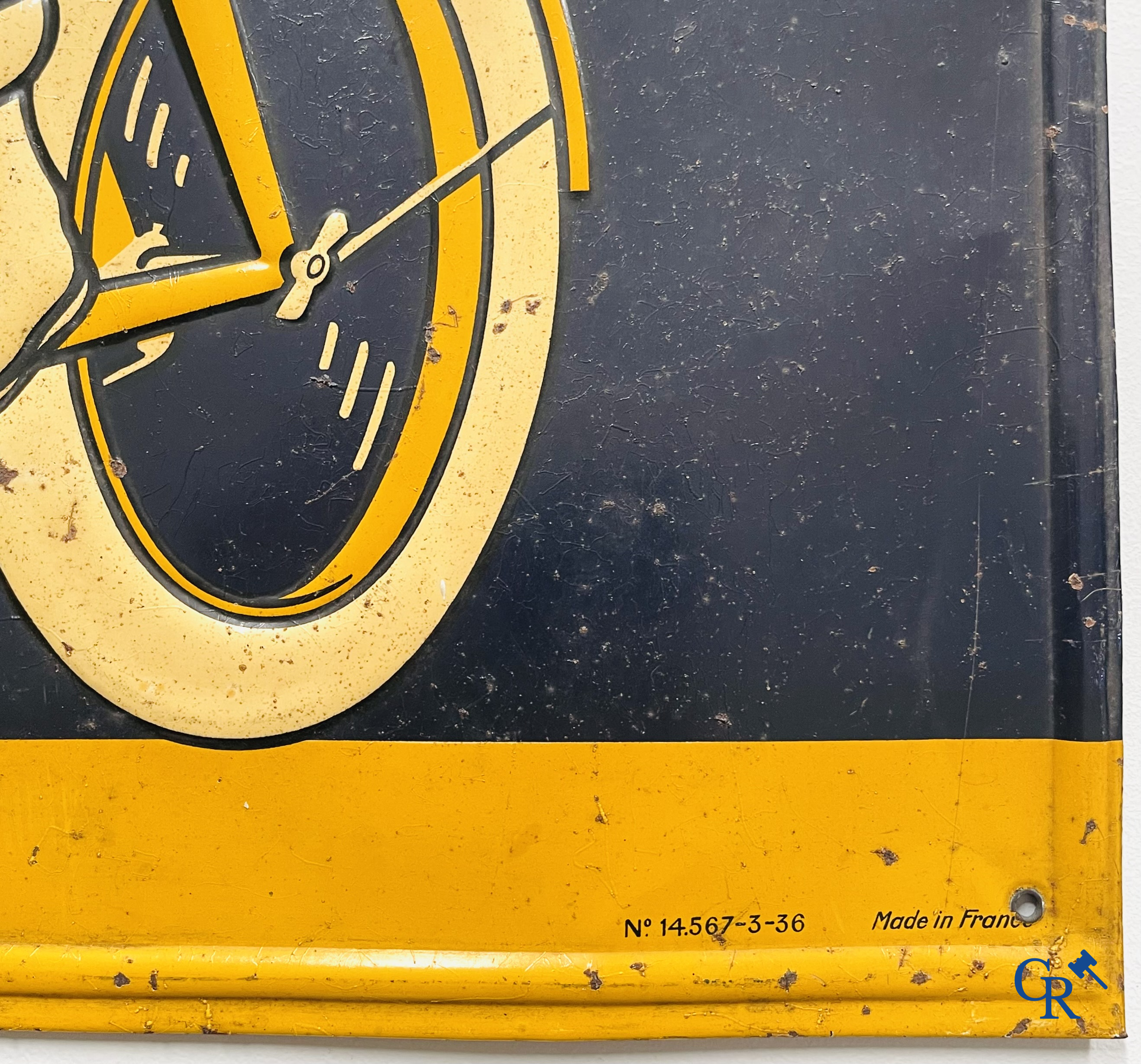 Michelin, Een publiciteit in beschilderd blik voor Michelin Fietsbanden. "Imprimeto" R. Bindschedler Paris. Circa 1940.