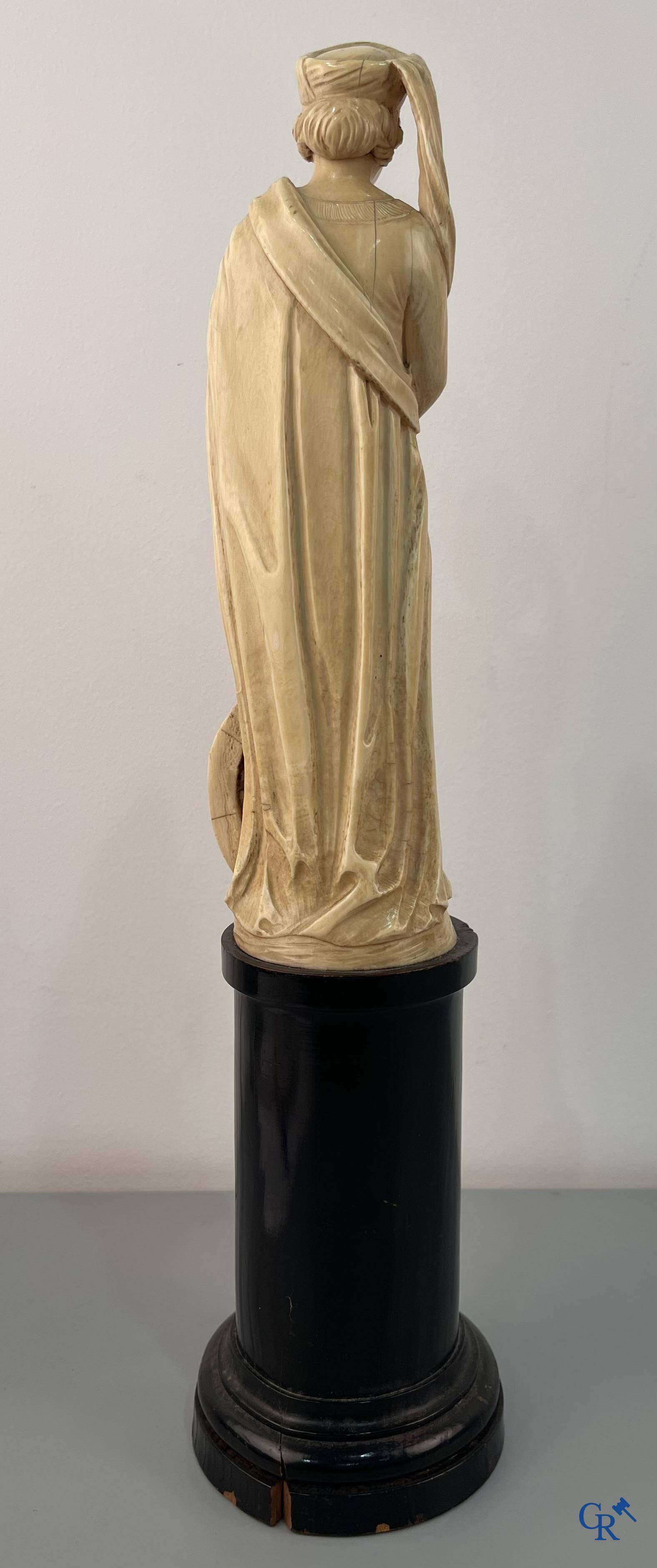 Dieppe, French work, early 19th century. Representation of Catherine of Alexandria in ivory on a pedestal.