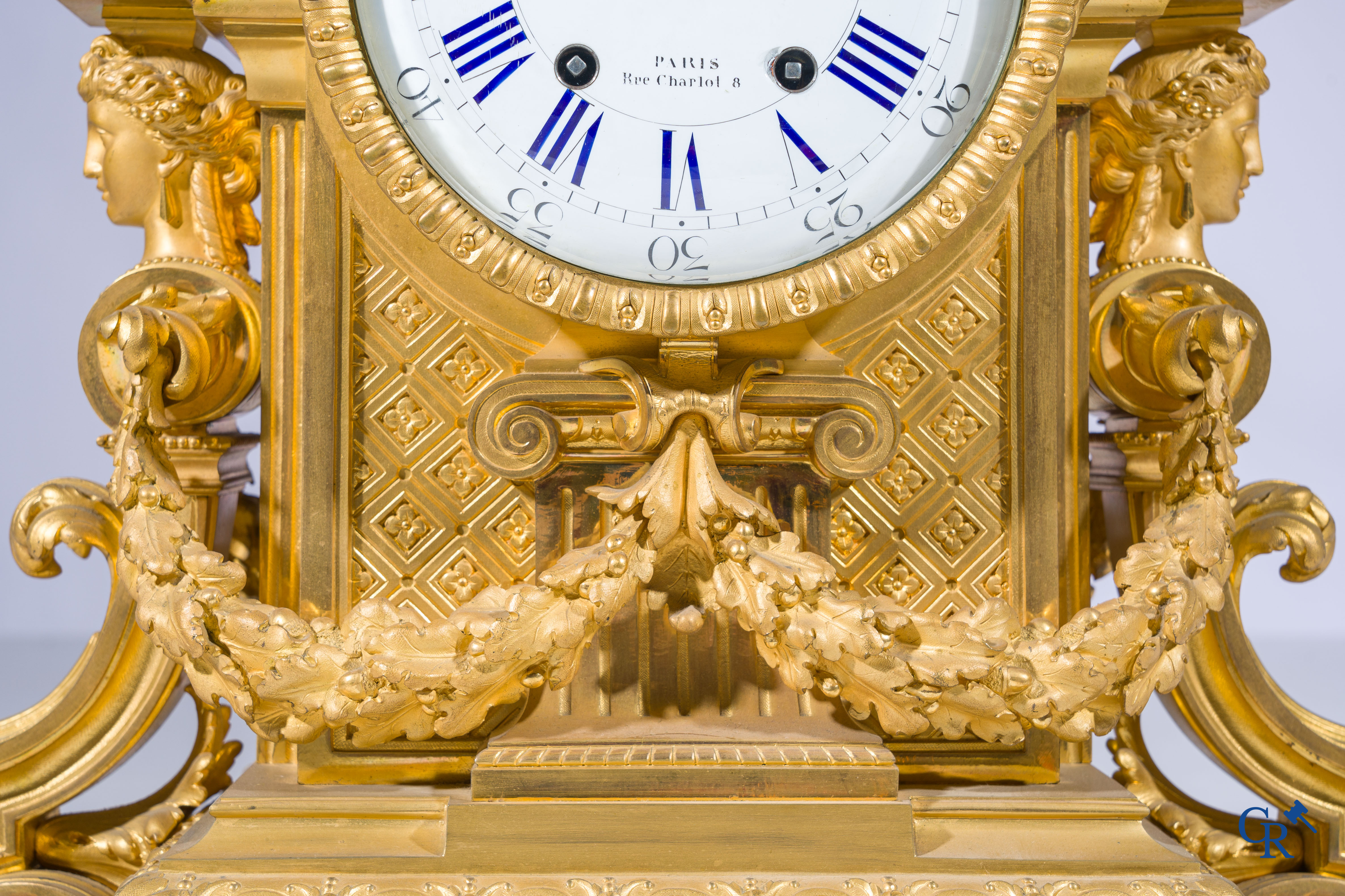 Charpentier & Cie, een imposante 3-delige schouwgarnituur in LXVI-stijl. Napoleon III-periode.