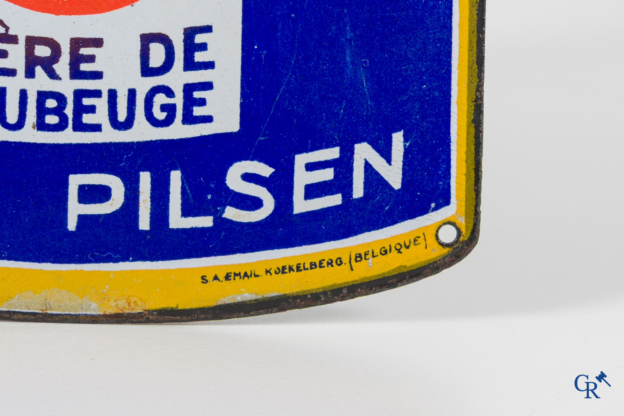 Nervia 29, Brasseries de Maubeuge, flesvormig emaille reclamebord. Emaillerie Koekelberg.