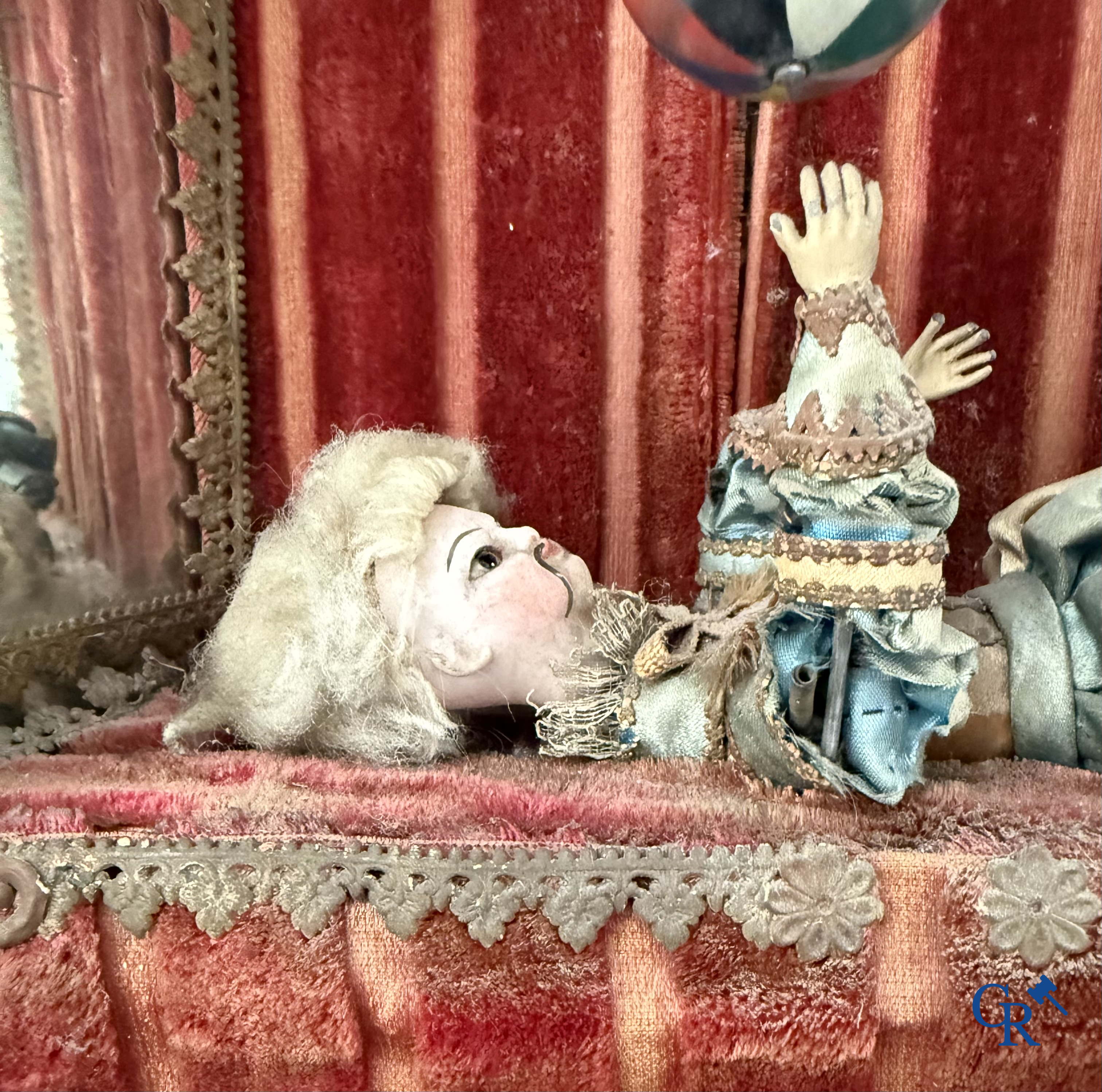 Phalibois, zeldzaam mechanisch geanimeerd diorama met jonglerende acrobaat. Frankrijk circa 1875.