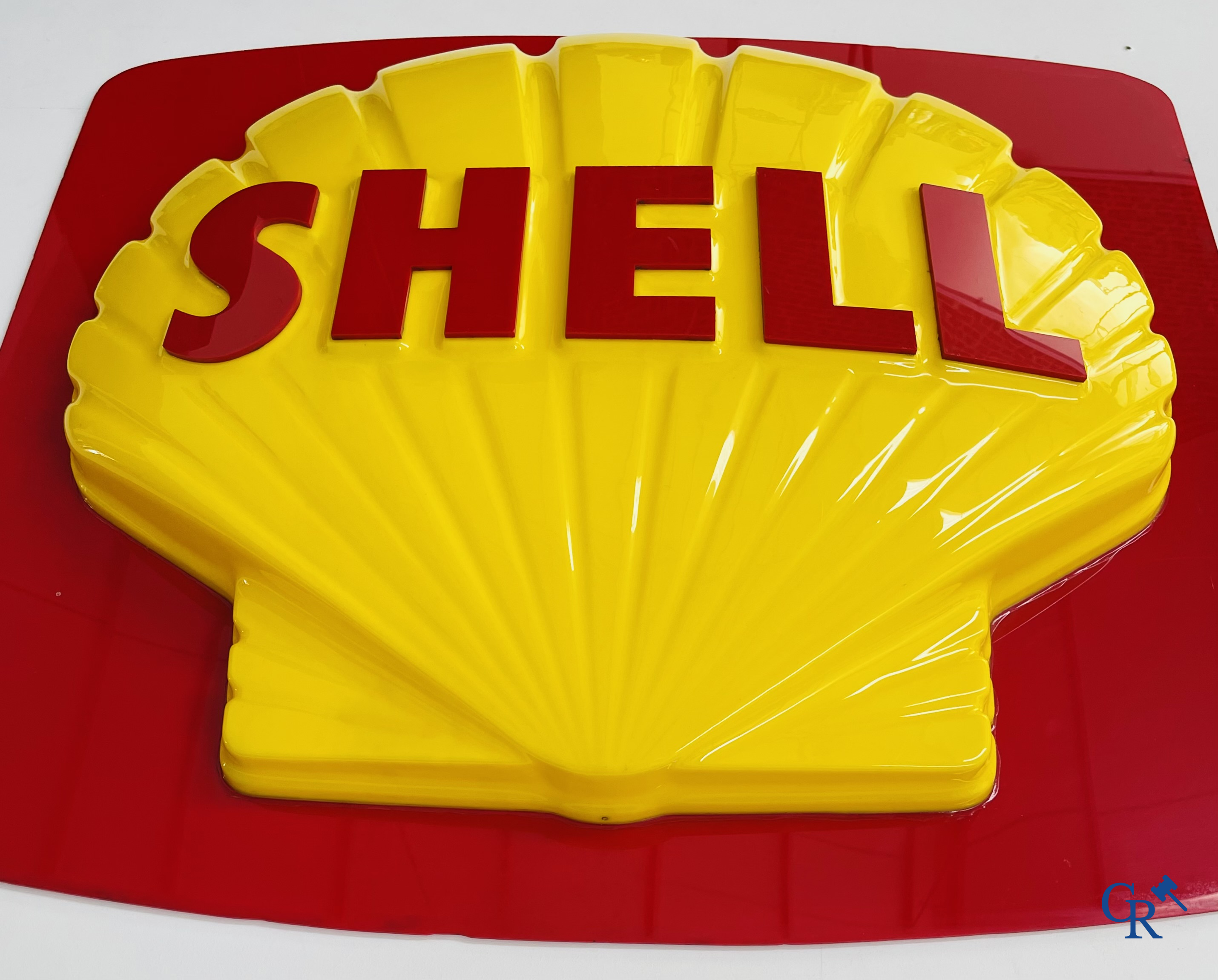 Shell, large representation of the red-yellow Shell shell in bombed plexiglass.