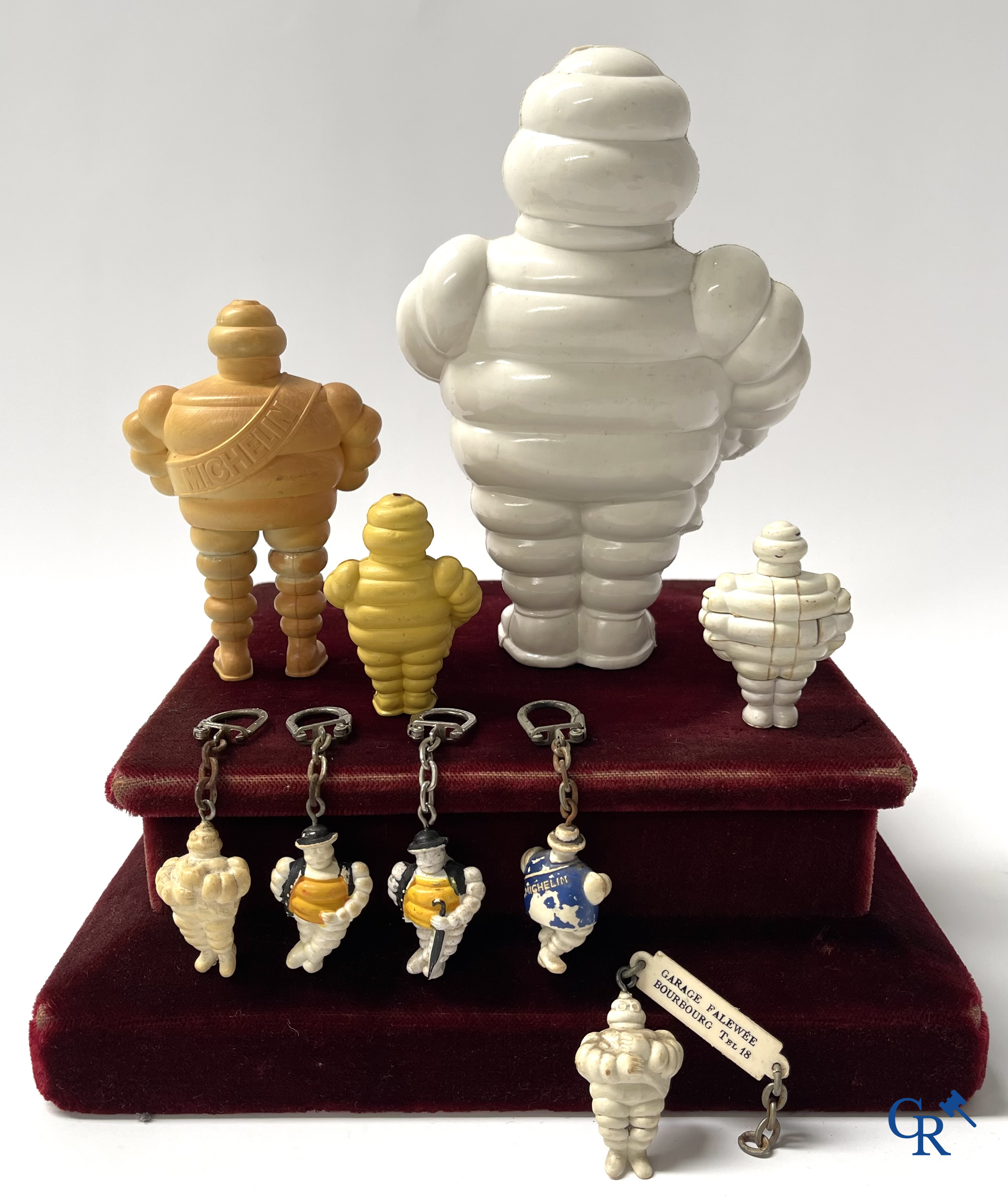 Michelin, a lot with various Bibendum figures and publicity keychains for Michelin tyres. 1950's and 1960's.