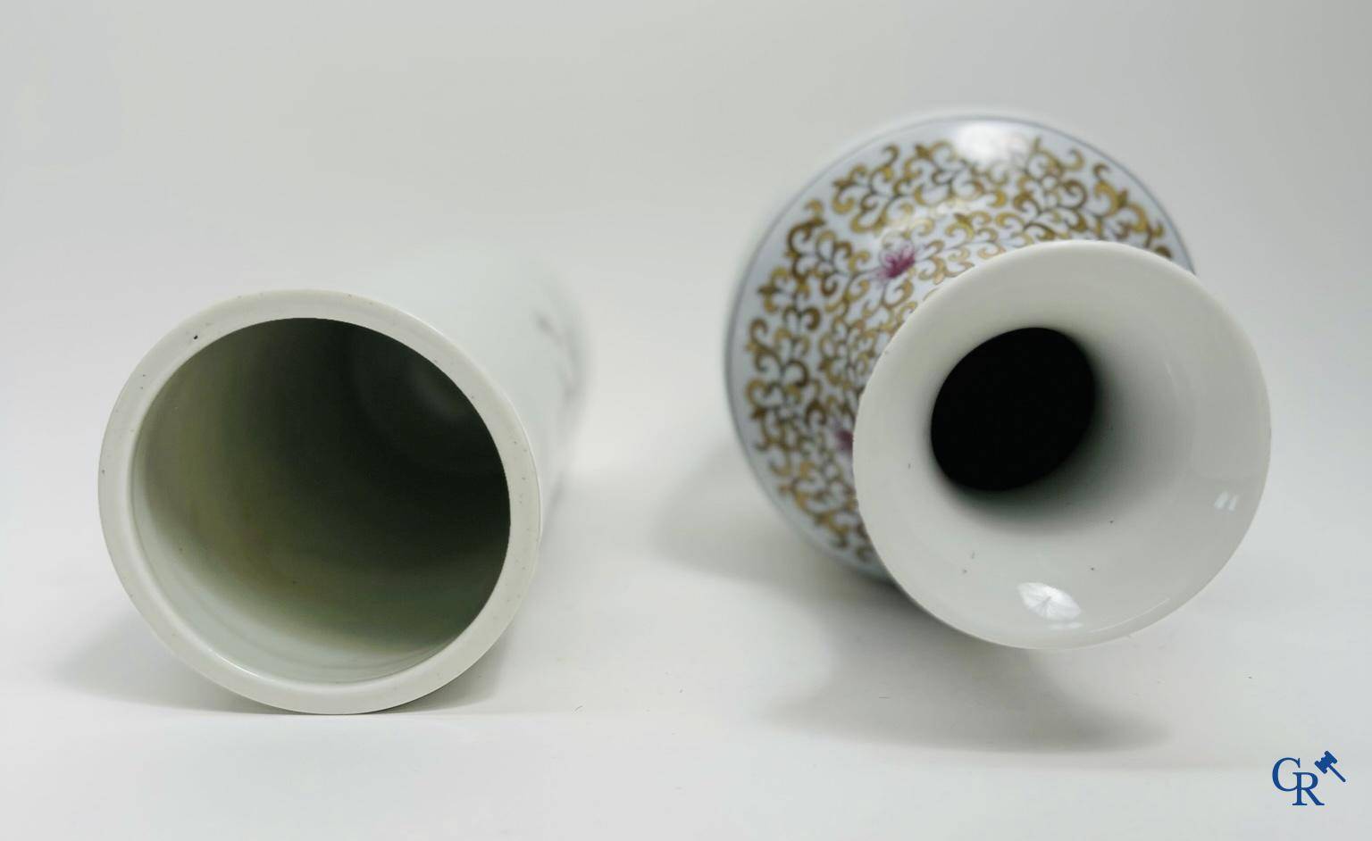 Chinese porcelain: Lot of 2 Chinese vases.