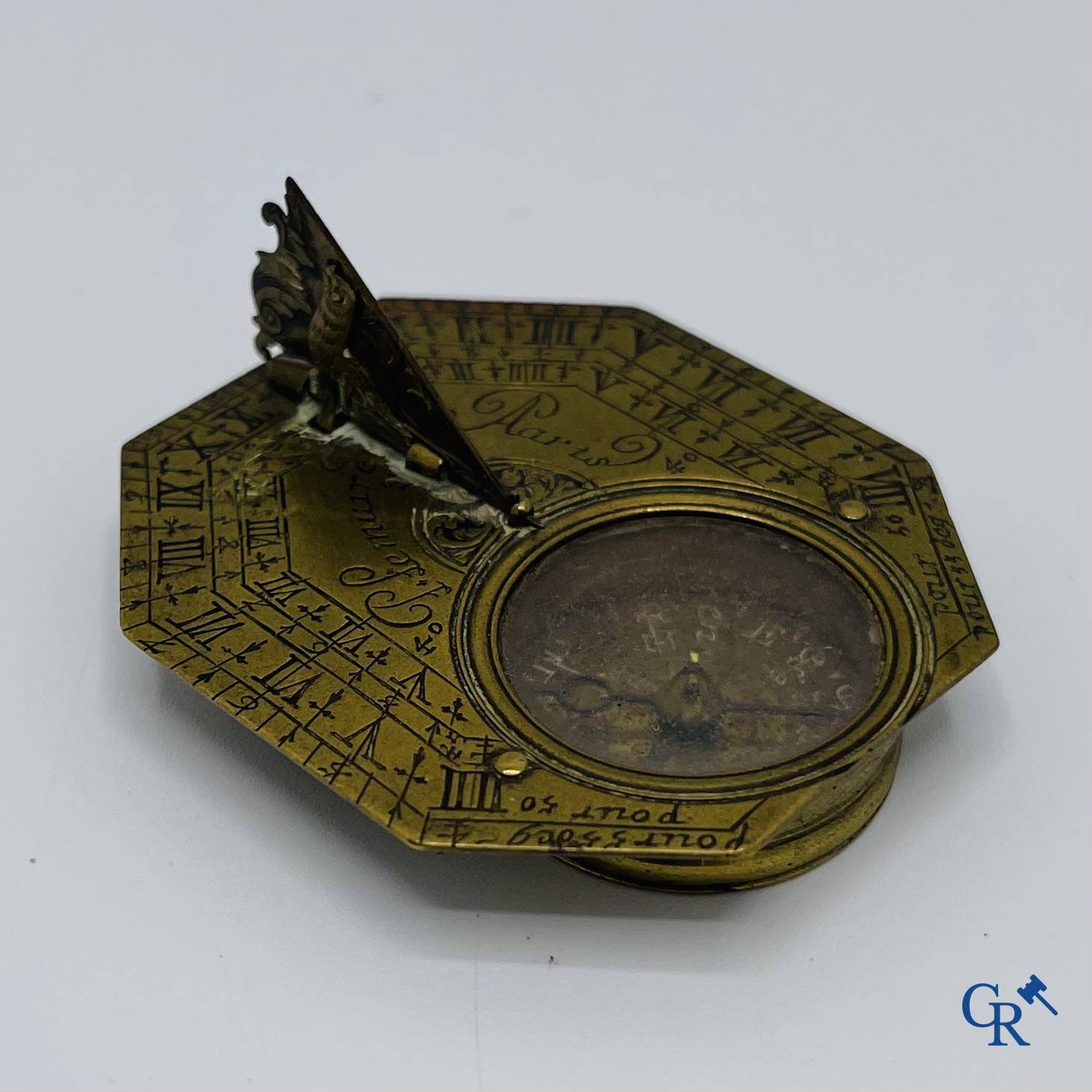 Lemaire à Paris: Cadran solaire octogonal et boussole. Début du XVIIIe siècle.