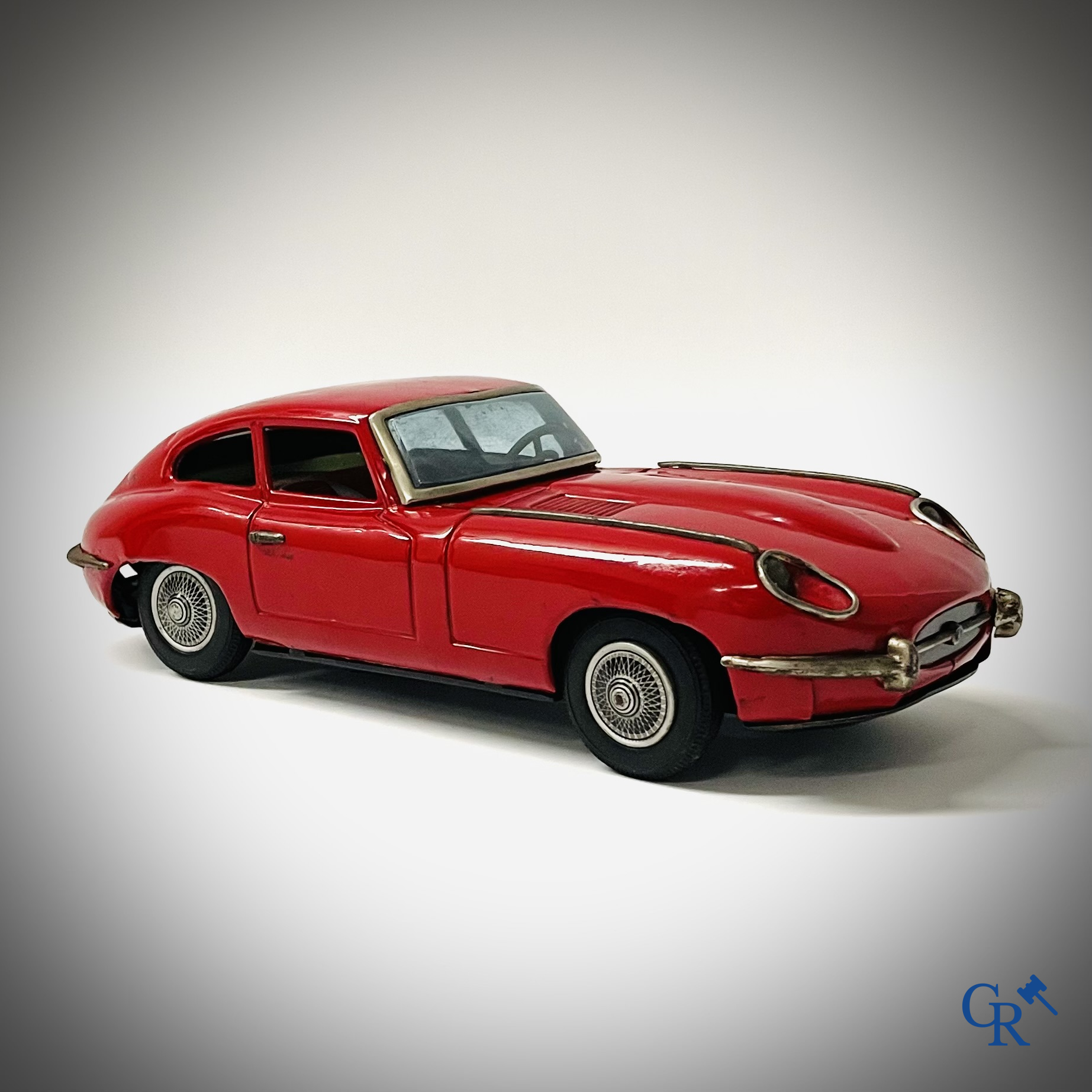 Nomura Toys, TN, made in Japan, Jaguar E-Type in blik met frictie aandrijving. Jaren '60.