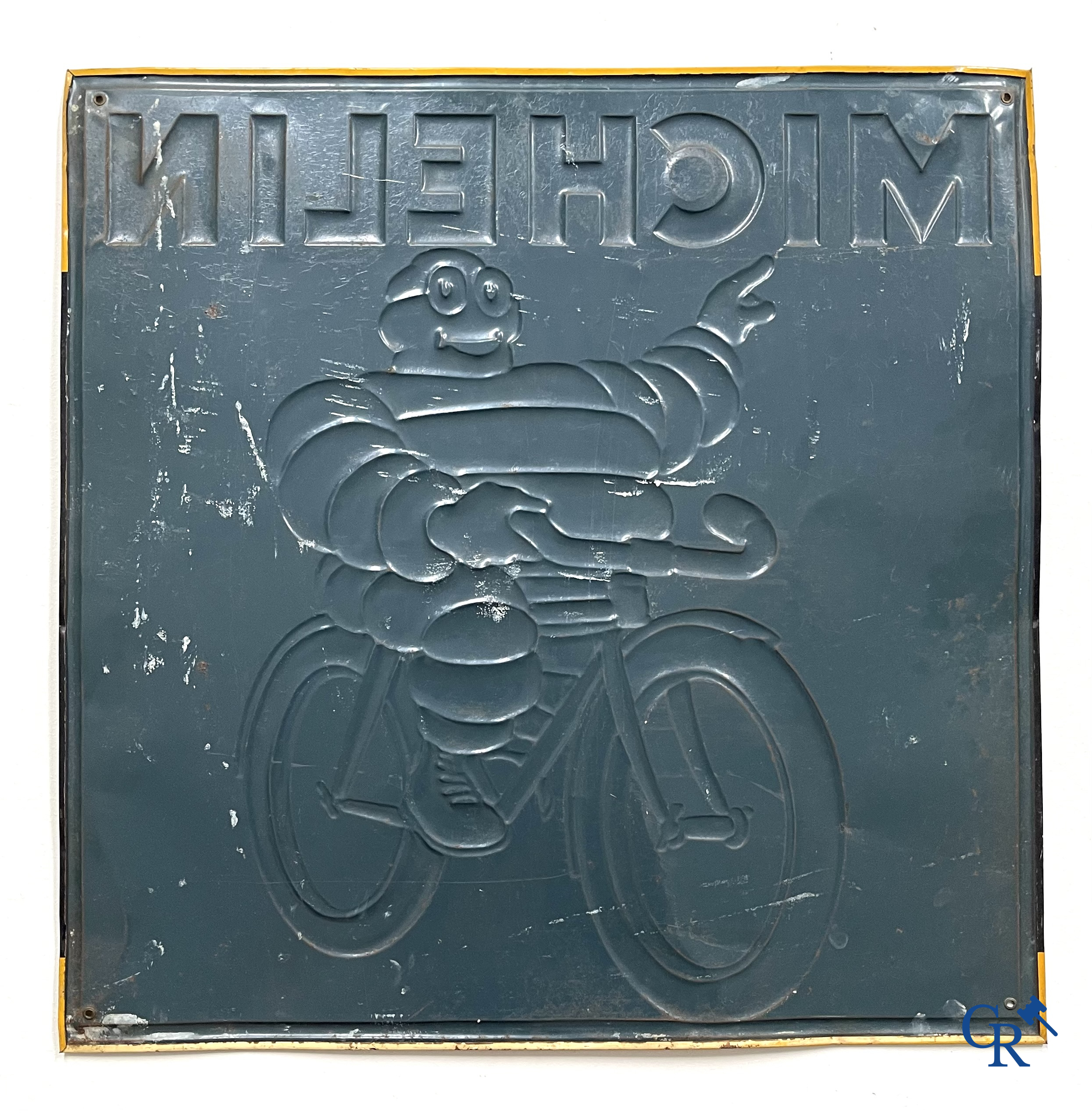 Michelin, Een publiciteit in beschilderd blik voor Michelin Fietsbanden. "Imprimeto" R. Bindschedler Paris. Circa 1940.