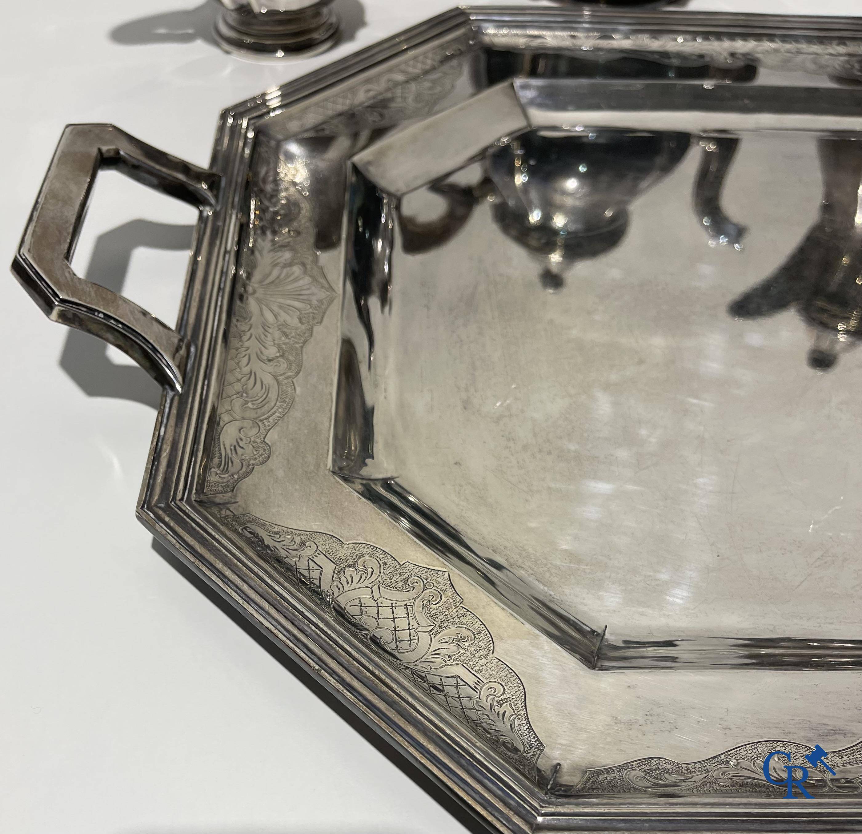 Un service à café et à thé 5 pièces en argent 835°/00.