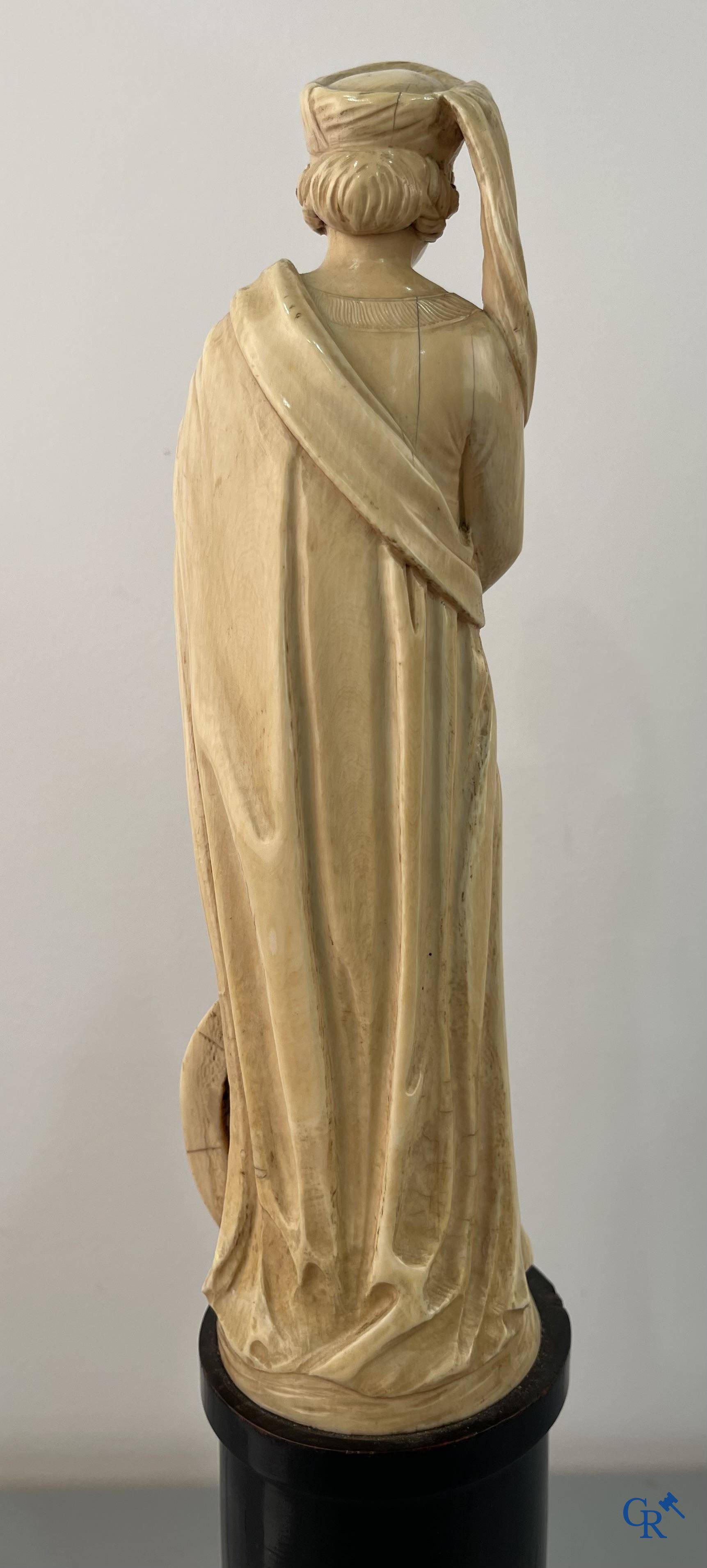 Dieppe, French work, early 19th century. Representation of Catherine of Alexandria in ivory on a pedestal.