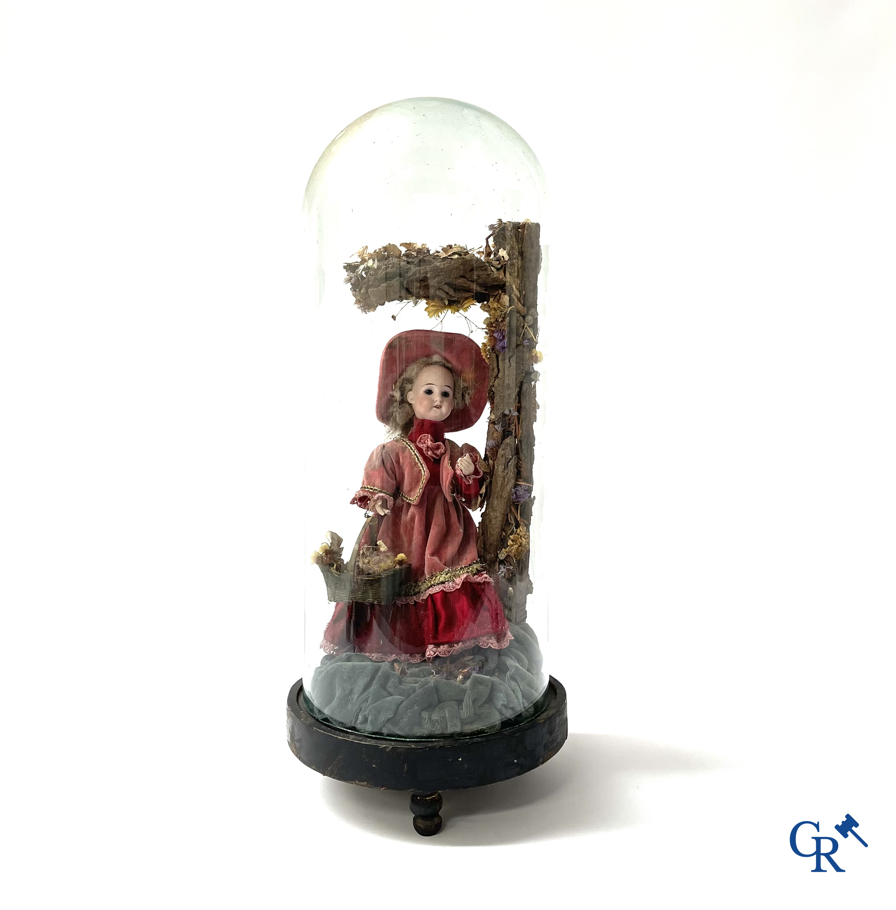 An automaton in the manner of Phalibois, with music, moving head in porcelain and moving hands. Around 1900.