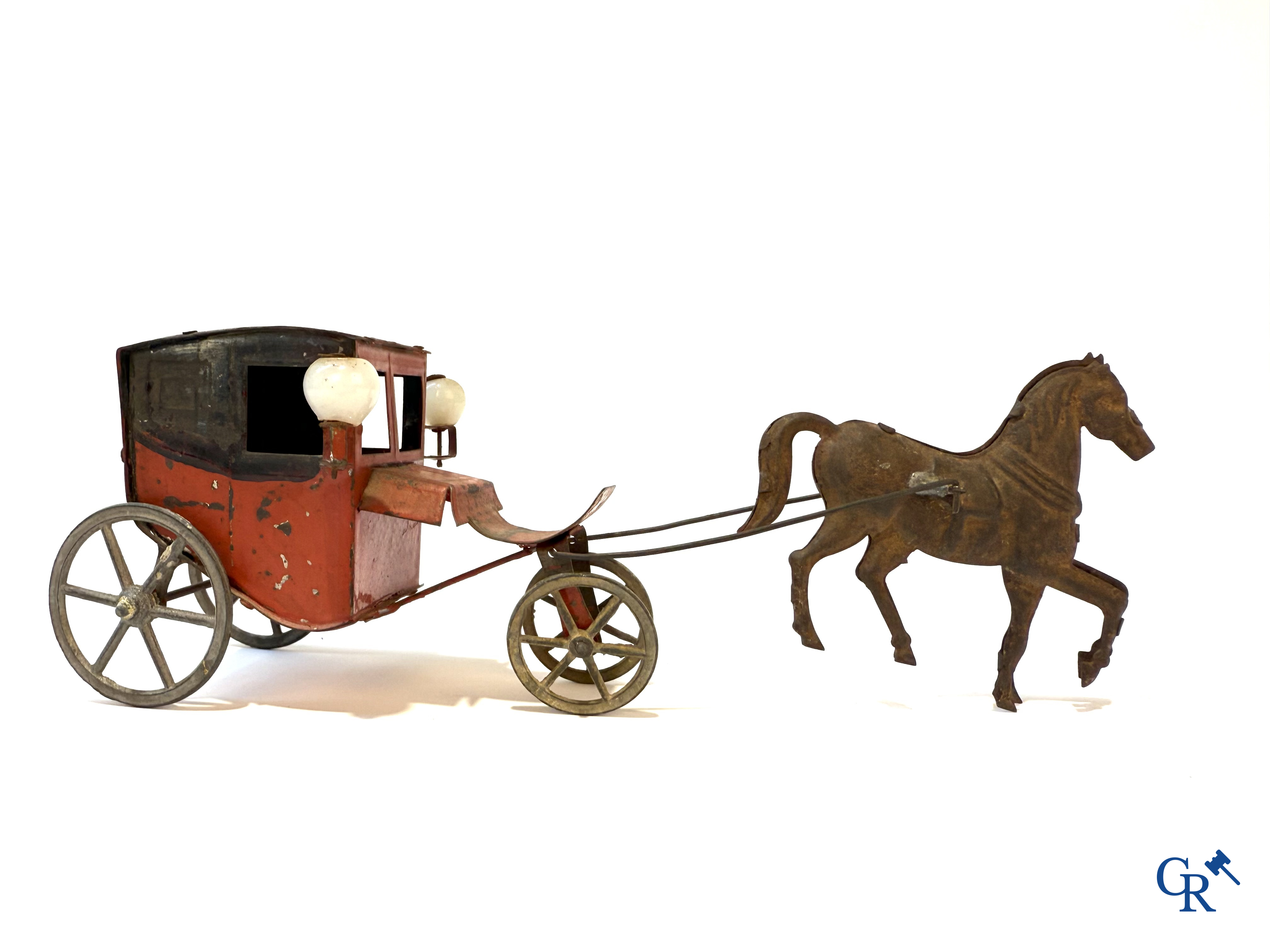 Old toys, 2 carriages with horse in painted tin. Germany (Märklin?) and France. Circa 1910.