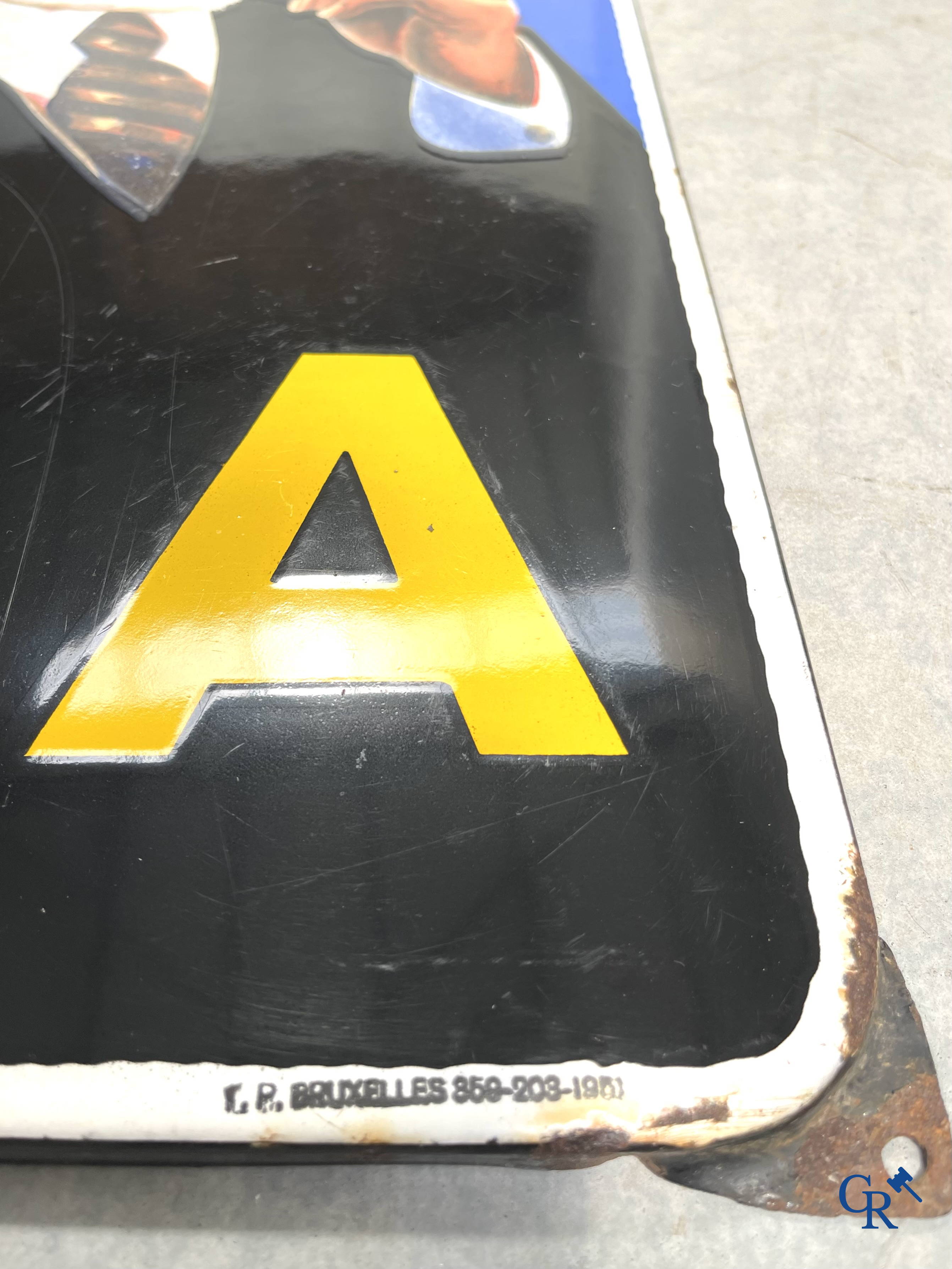 AJJA, Emaille reclamebord voor de tabakswaren van AJJA. Emaillerie Odon Warland. T.P. Bruxelles 1951.