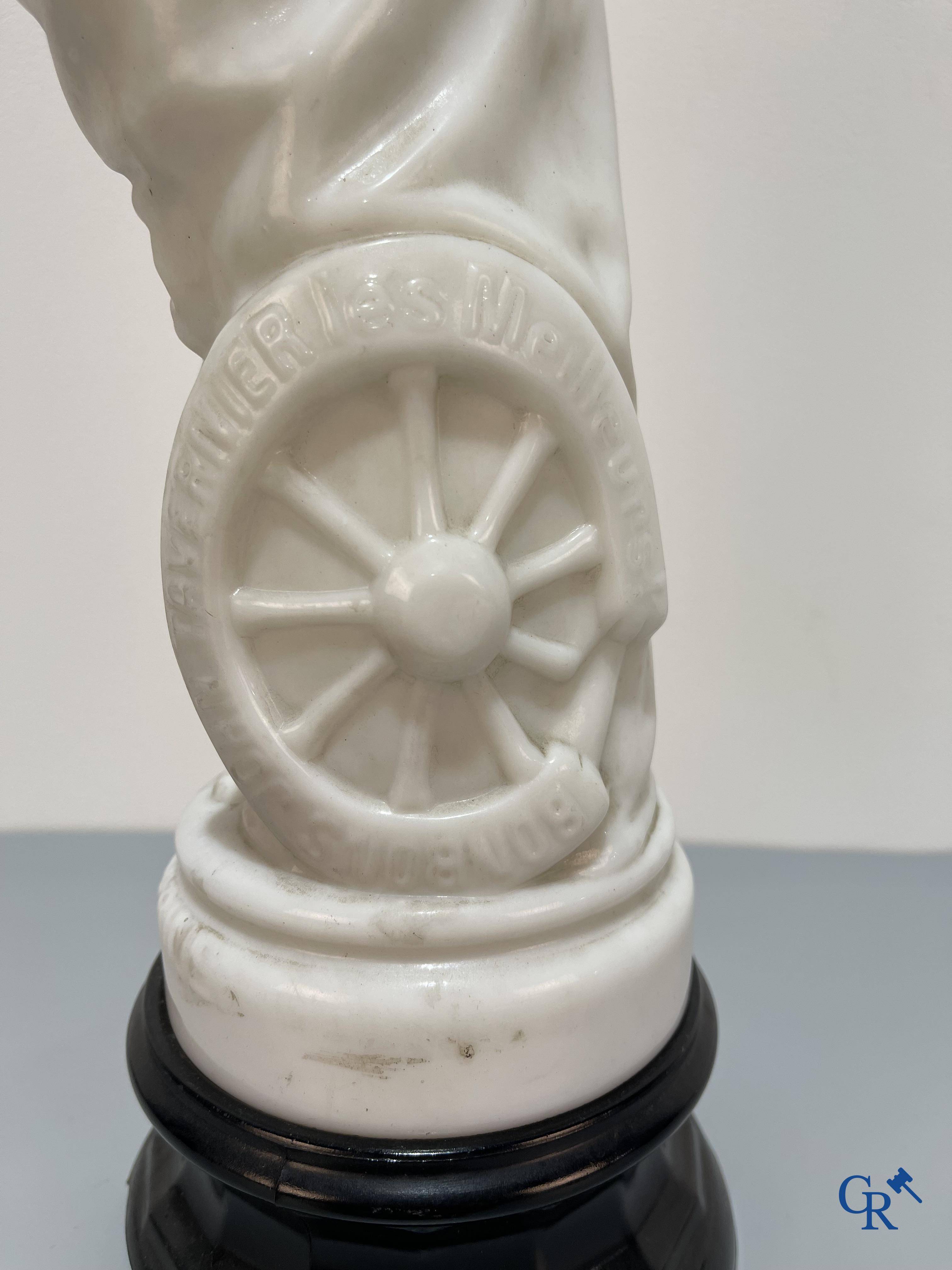 An opaline representation of Saint Catherine on a pedestal. Publicity for Bonbons John Tavernier. Circa 1900.