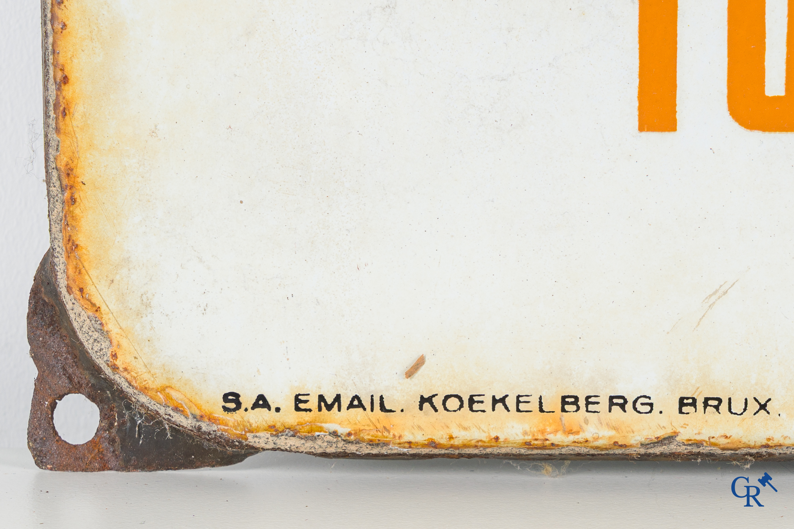 Tabacs Vander Elst. Emaille reclamebord voor de tabaksfabriek Tabacofina-Vander Elst of "Den Belga" 1952.