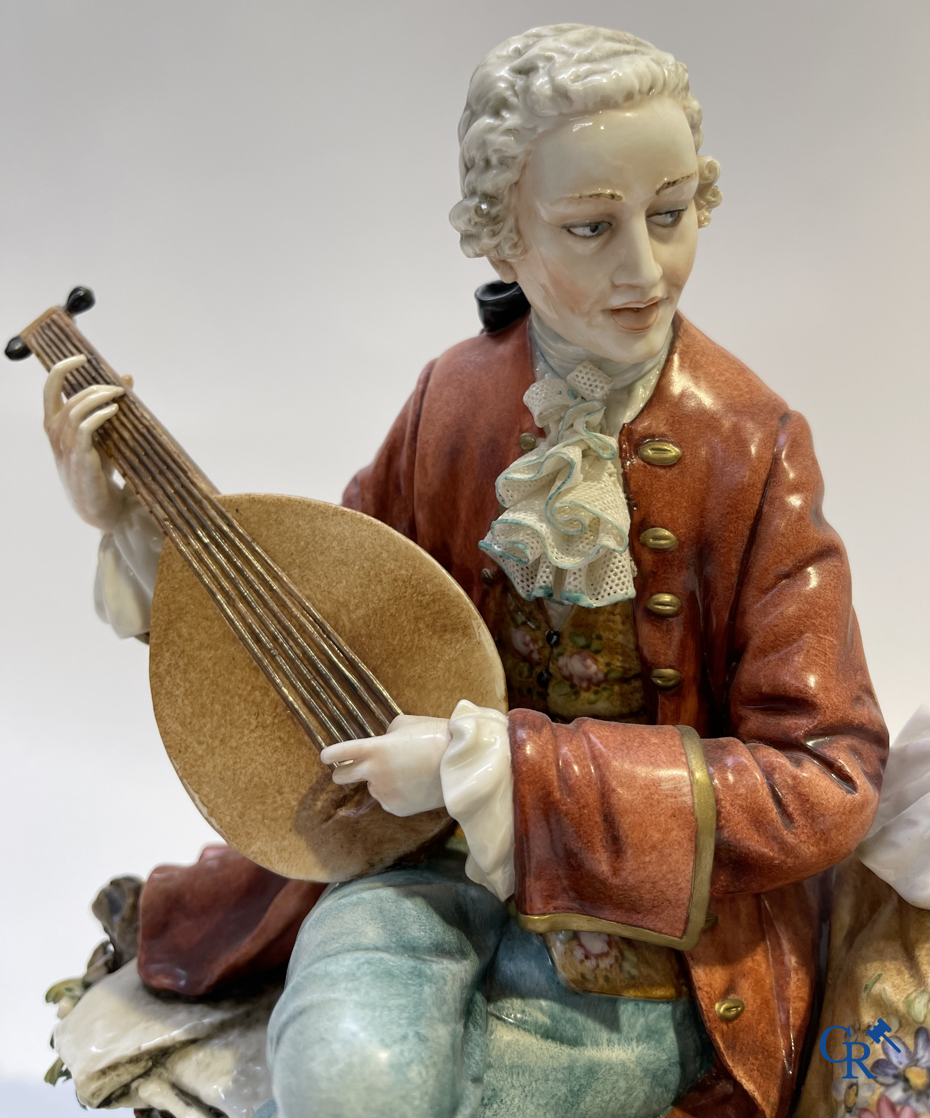 Porselein: Capodimonte: Uitzonderlijke groep in Italiaans porselein met kant.