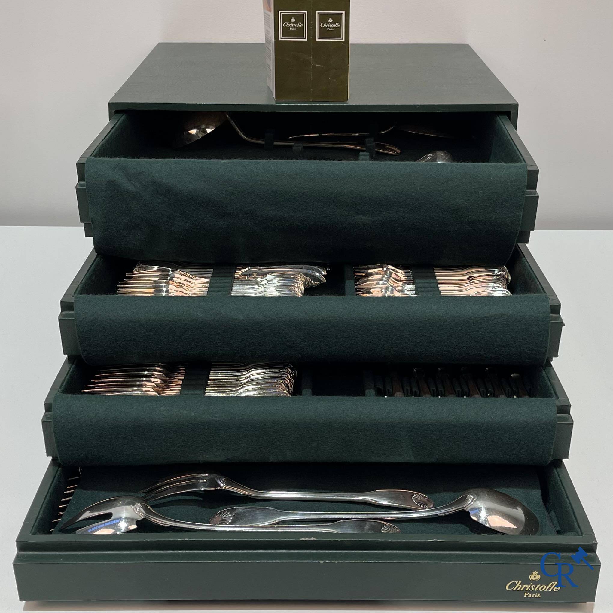 Christofle: une boîte à couverts de 155 pièces modèle Vendôme dans sa boîte de rangement d'origine.