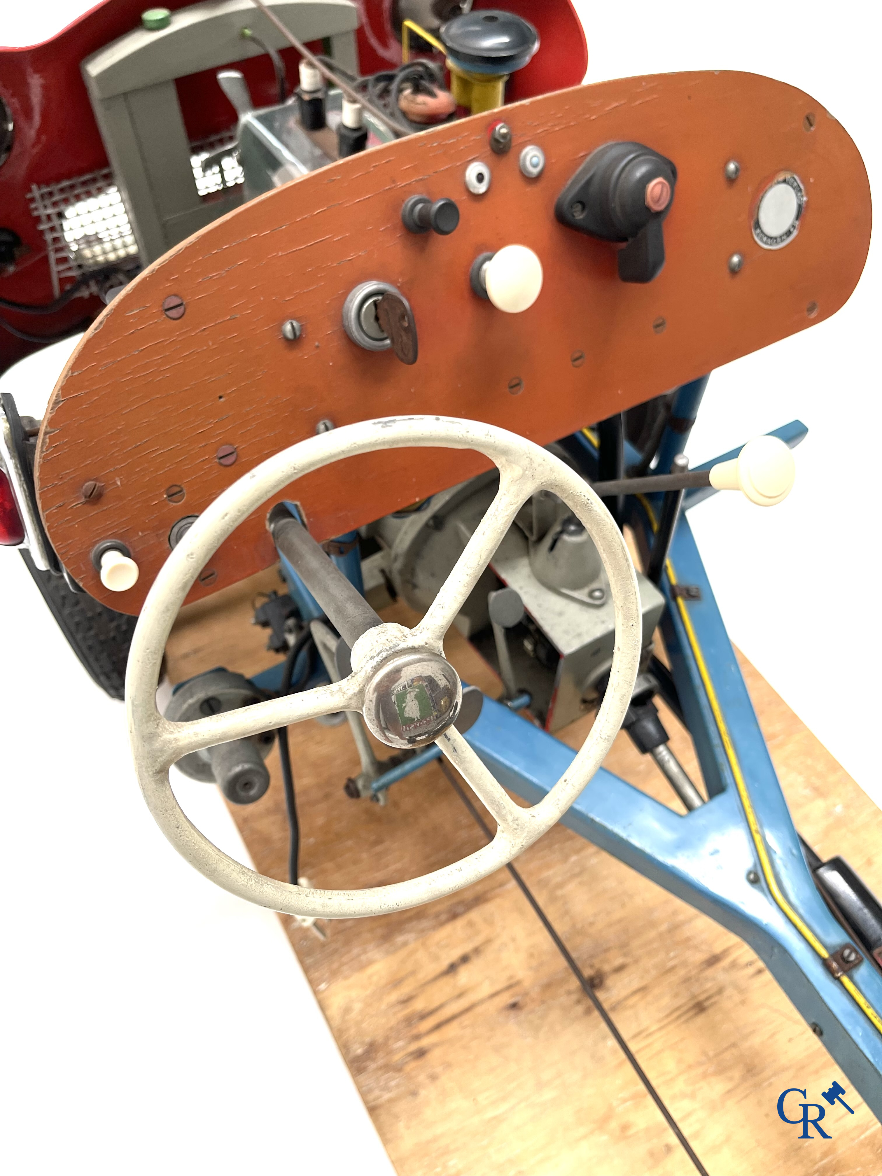 Verkehrs Verlag Remagen, a VVR-150 lesson model for car driving schools. Large model with mainly metal parts.