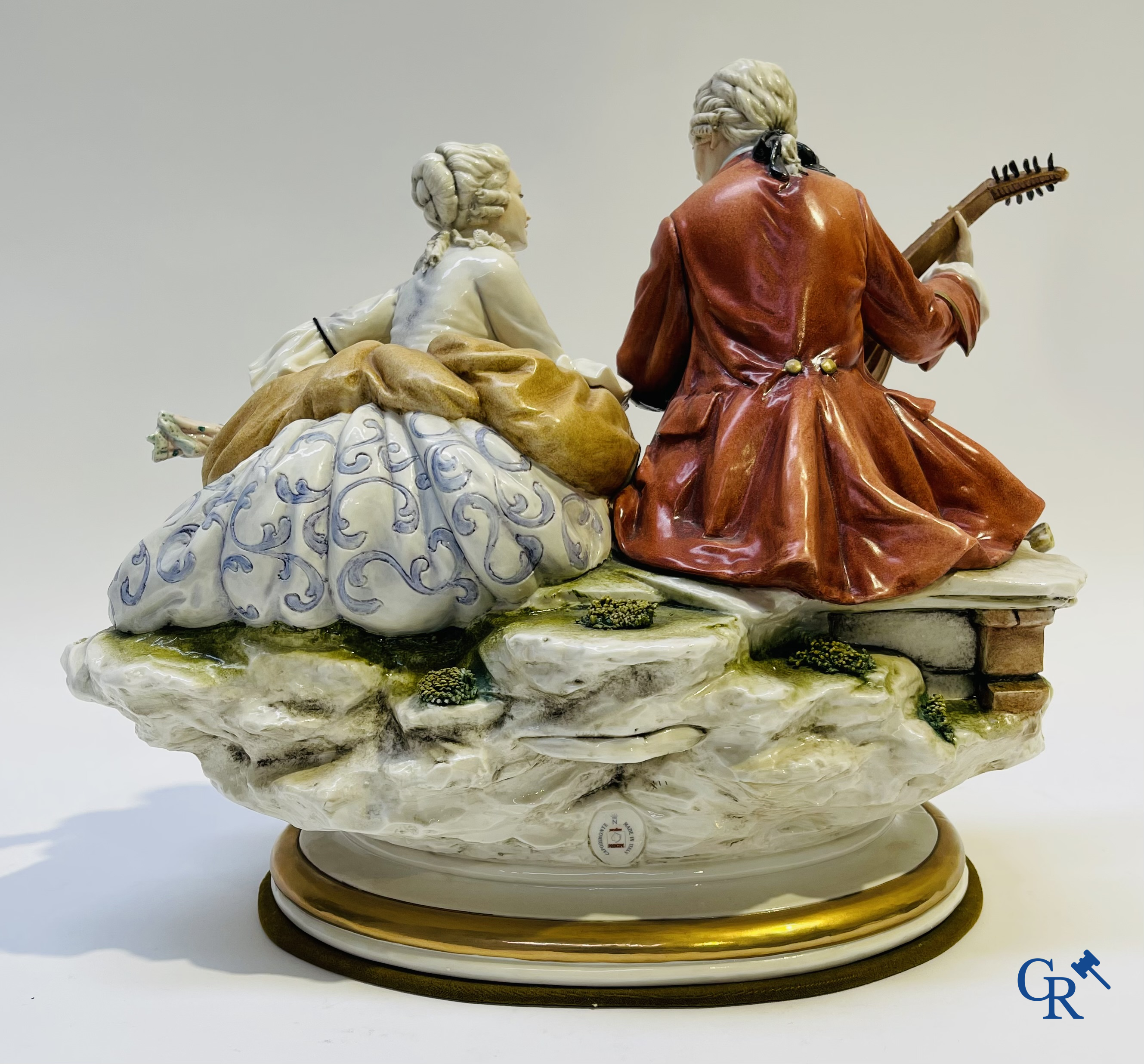 Porselein: Capodimonte: Uitzonderlijke groep in Italiaans porselein met kant.