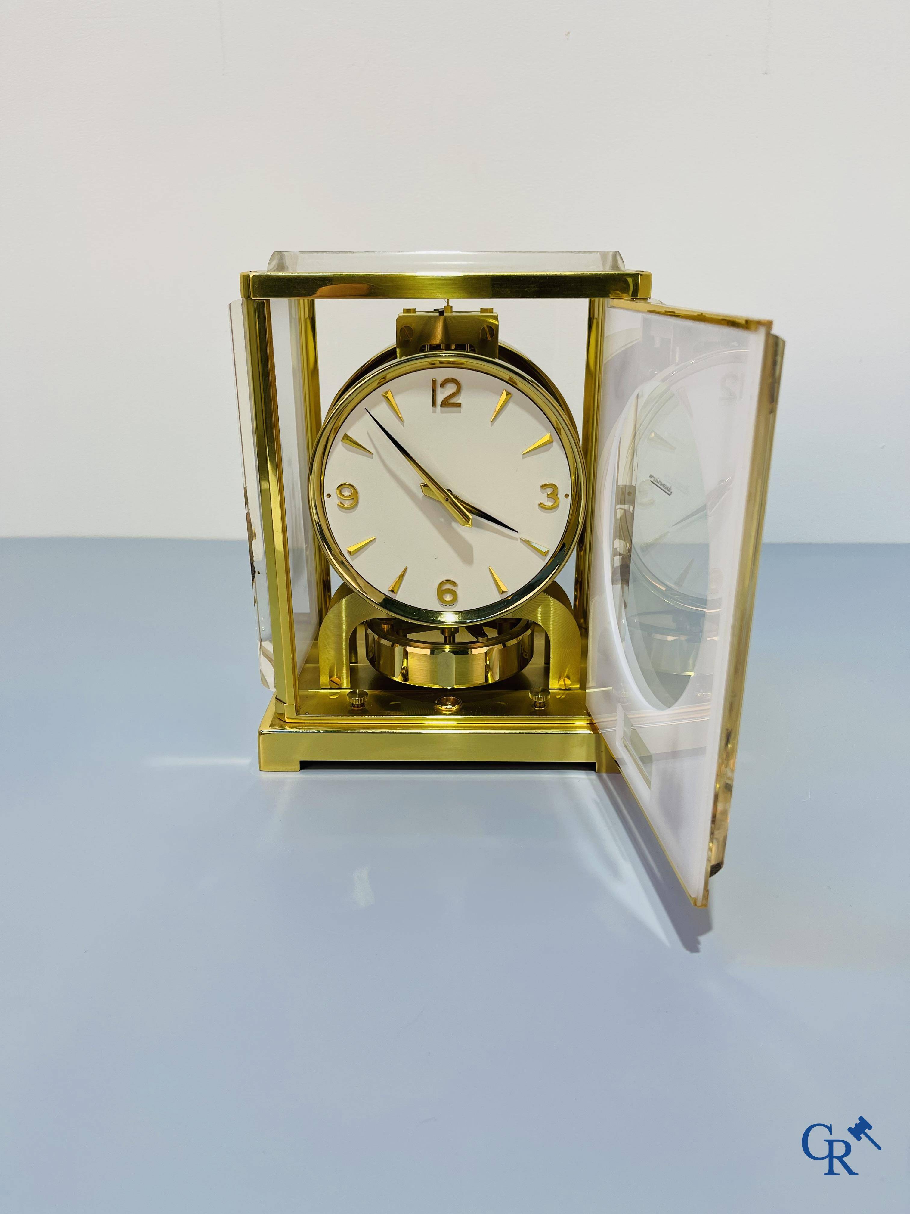 Jaeger-LeCoultre, Pendule Atmos Marina in original storage case and original box of delivery.