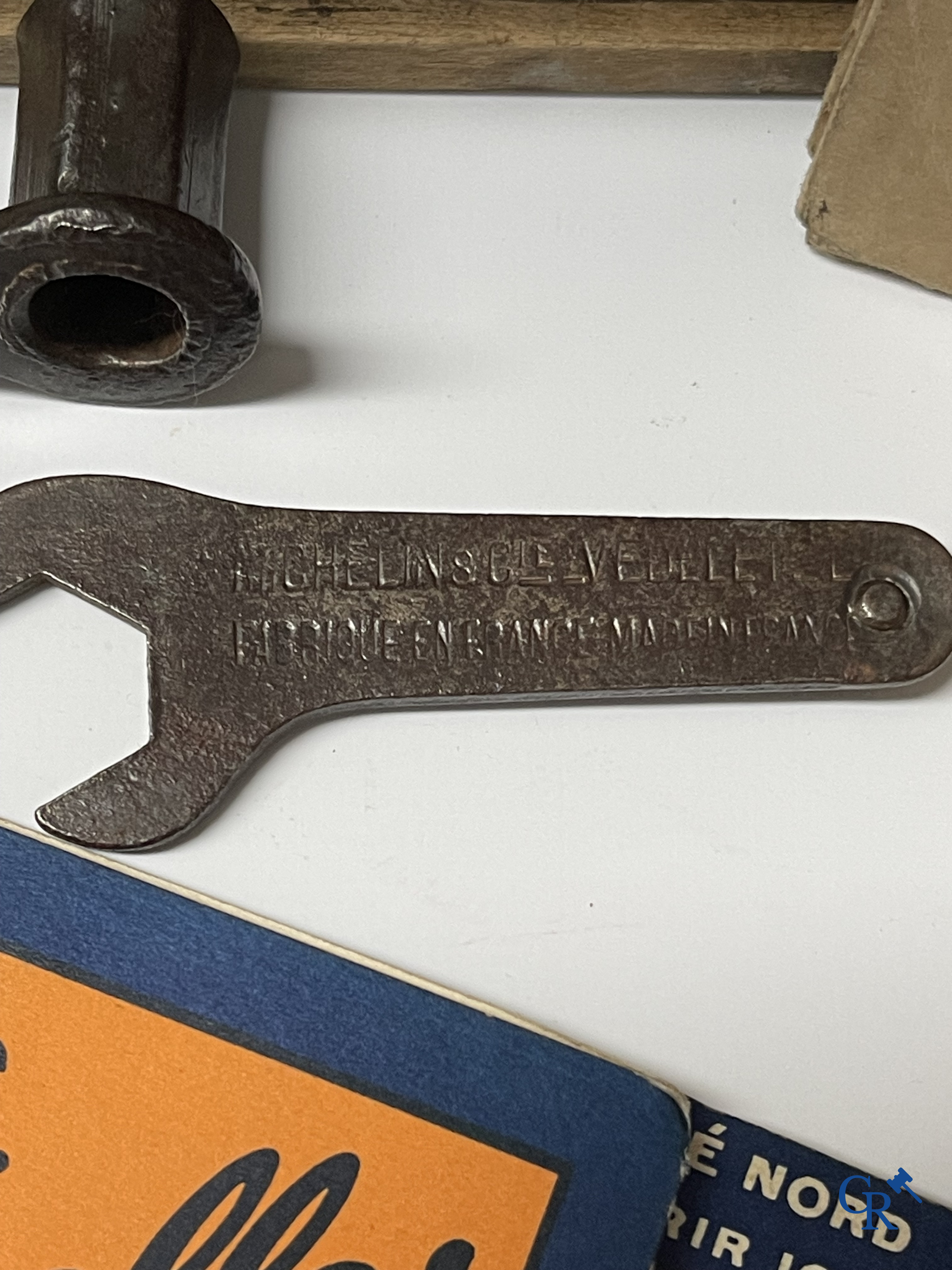 Michelin, an interesting lot with Michelin objects, mainly from the 1920's and 1930's.