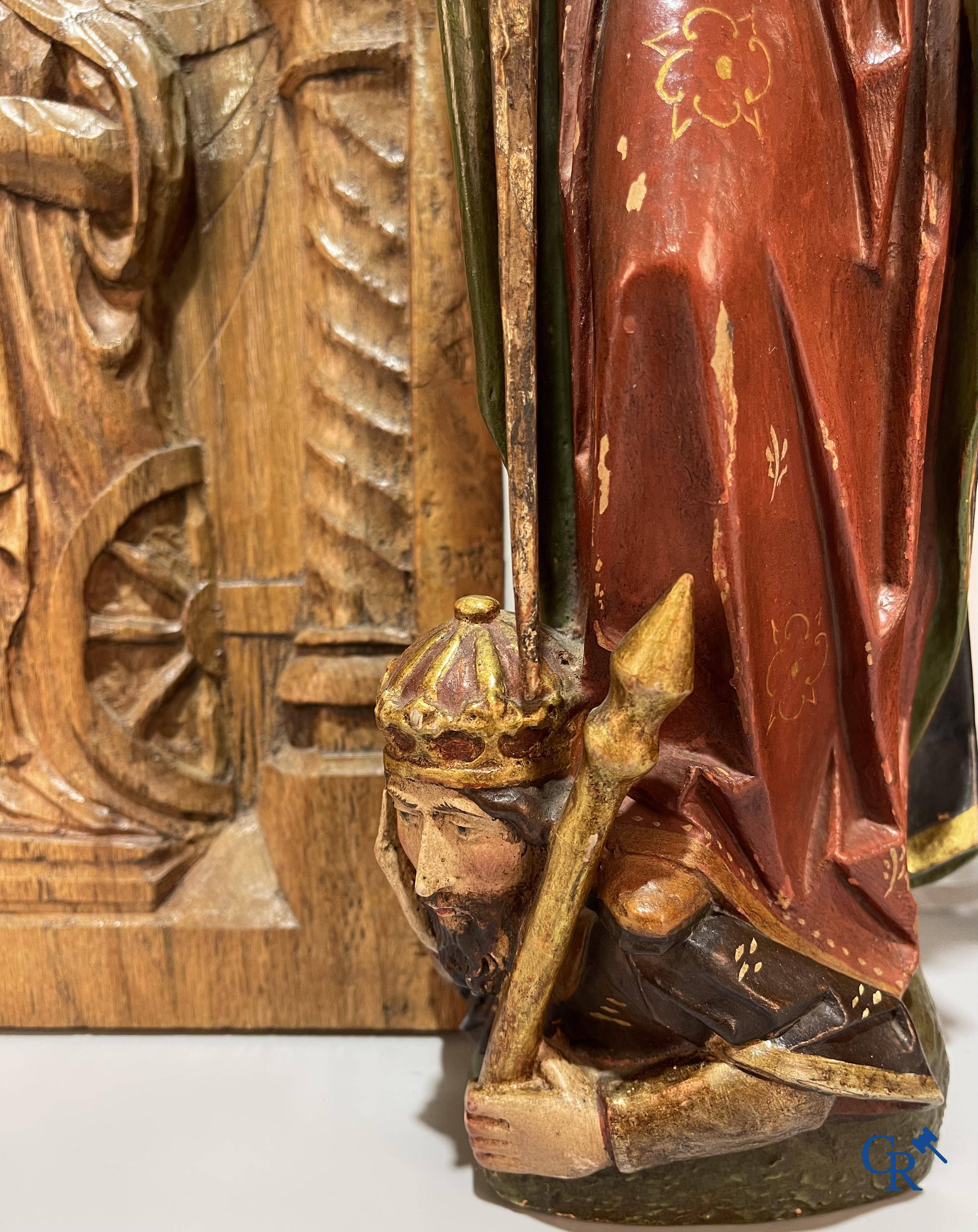 Religious objects, 6 religious representations in wood carving after antique models. Circa 1900-1940.
