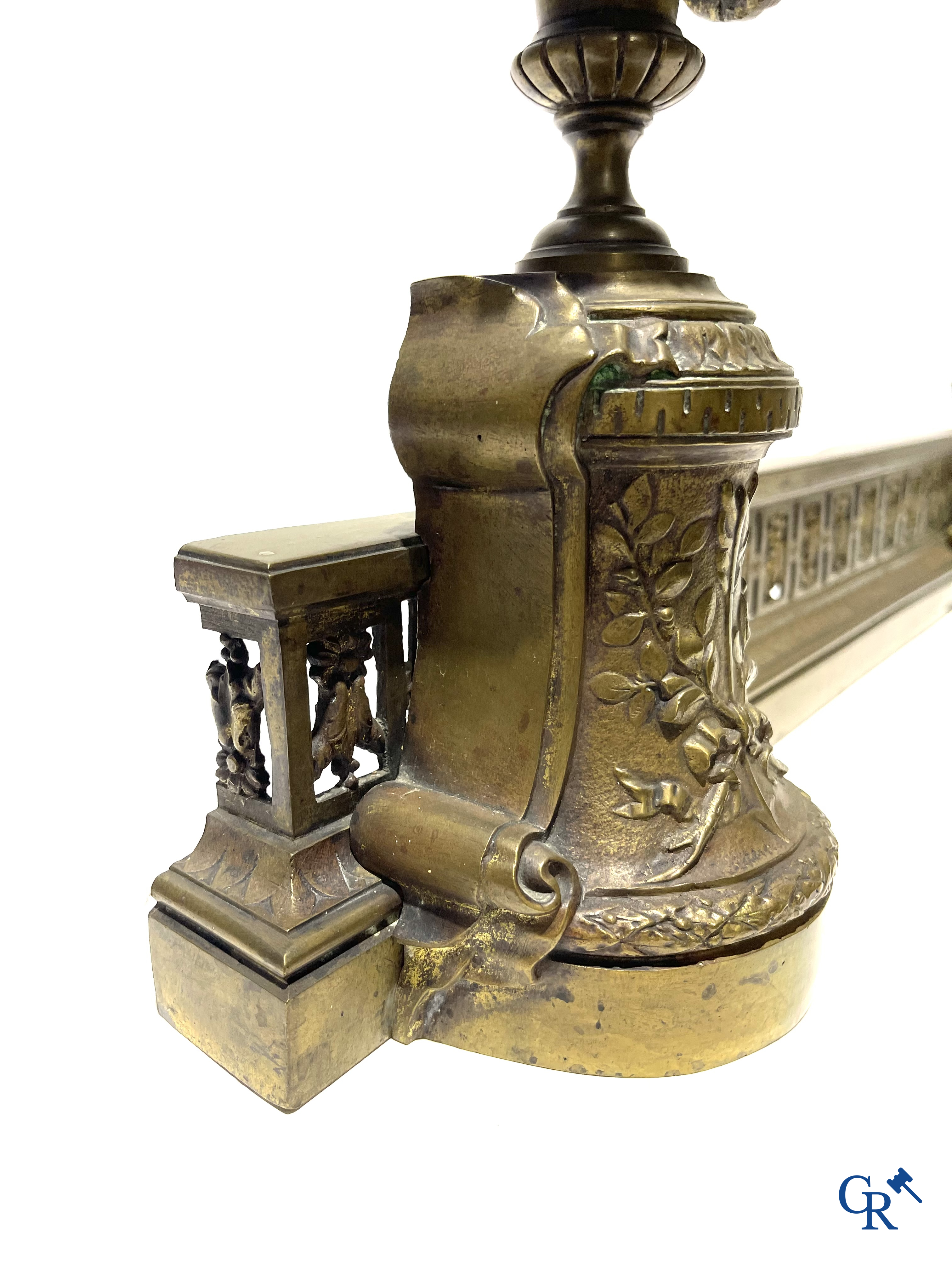 A lot of an imposing chandelier with 12 light points, a lamp belge with bronze frame and a fireplace piece.