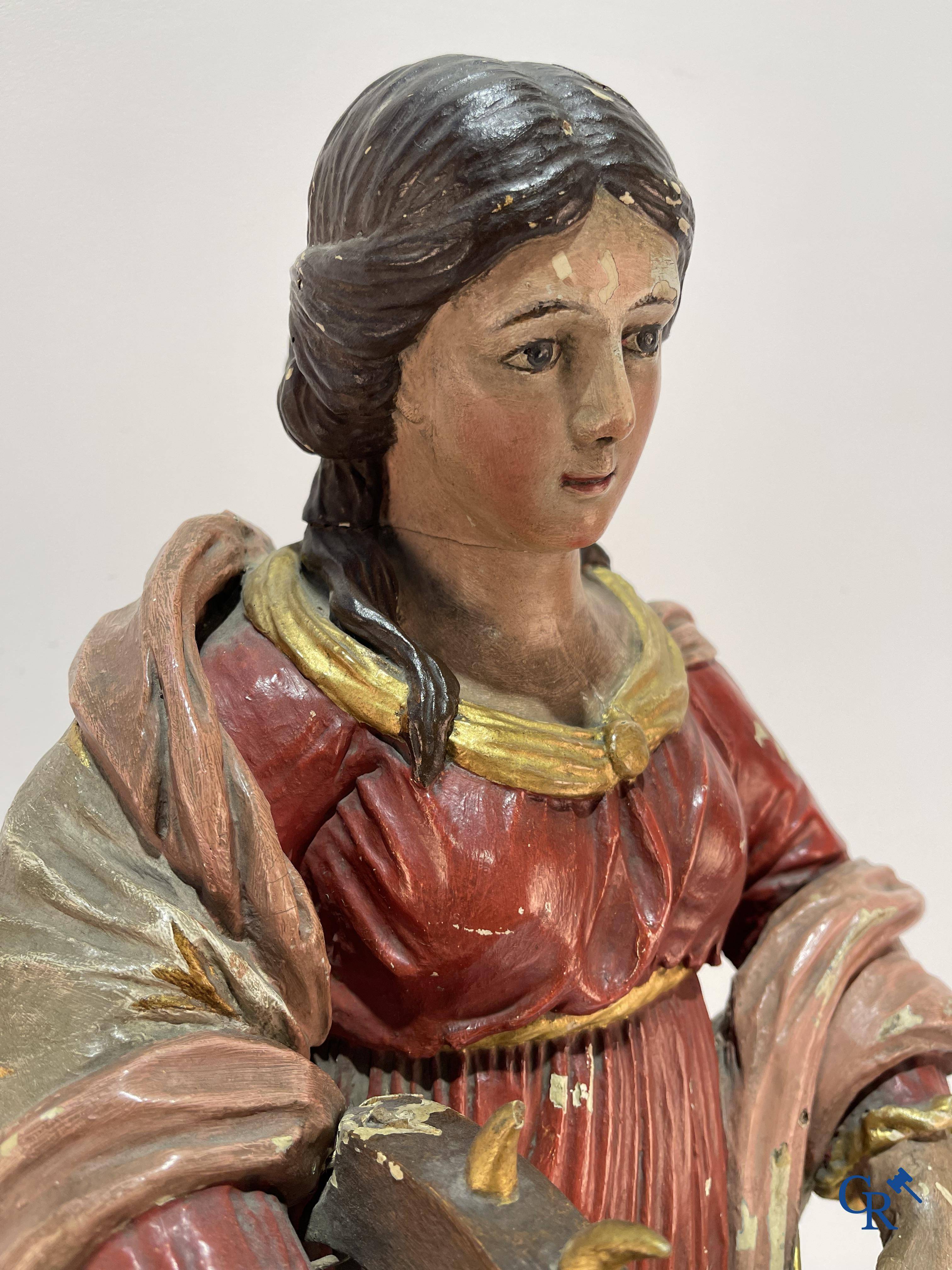 Religious objects, a finely carved and polychrome wooden statue of Saint Catherine in Baroque style. 18th century.