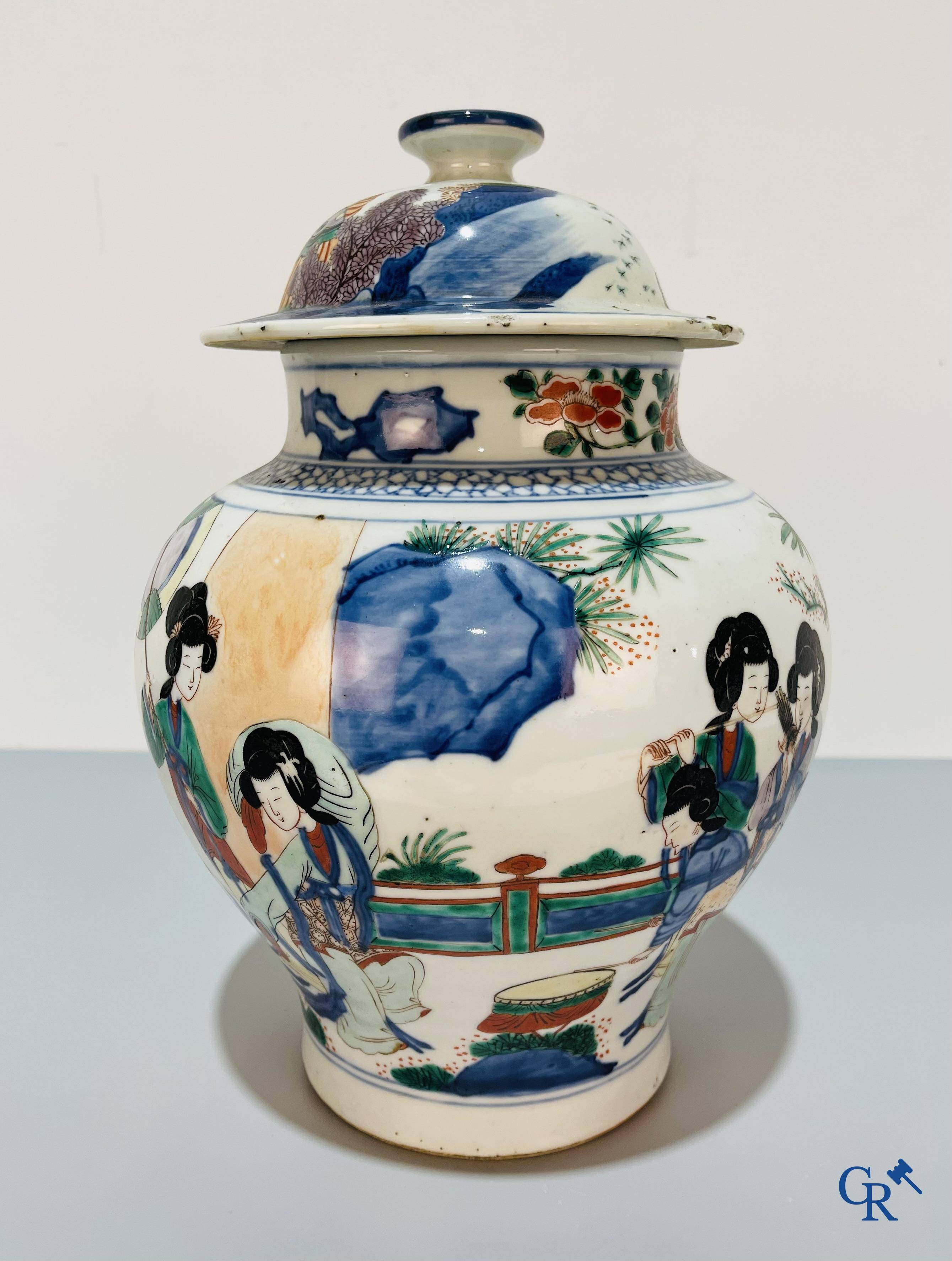 Asian Art, Chinese porcelain, a Chinese Wucai lidded vase with characters.