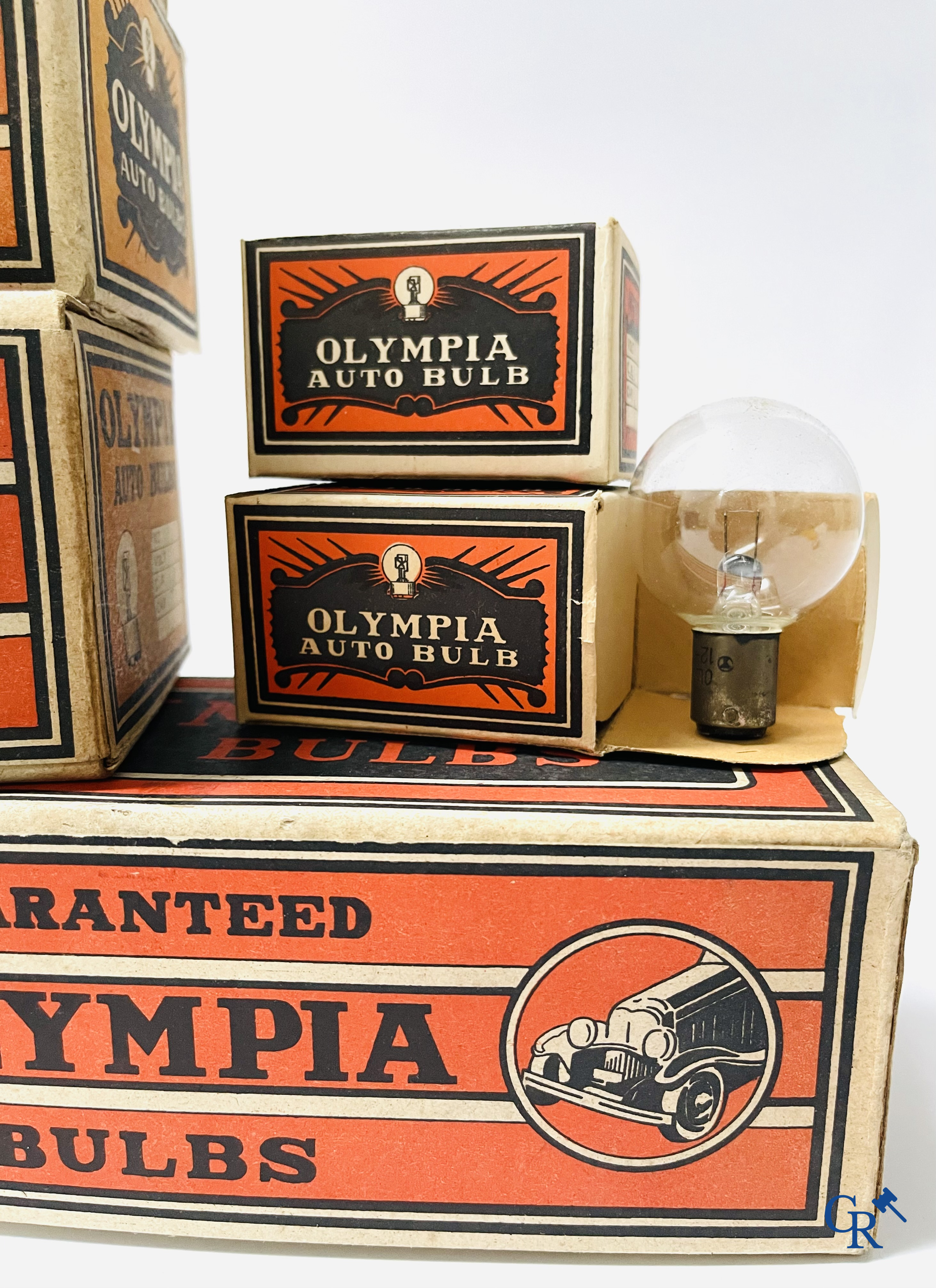 Automobilia, Olympia Auto Bulbs, a lot with 40 car lamps in original packaging from the 1930's.