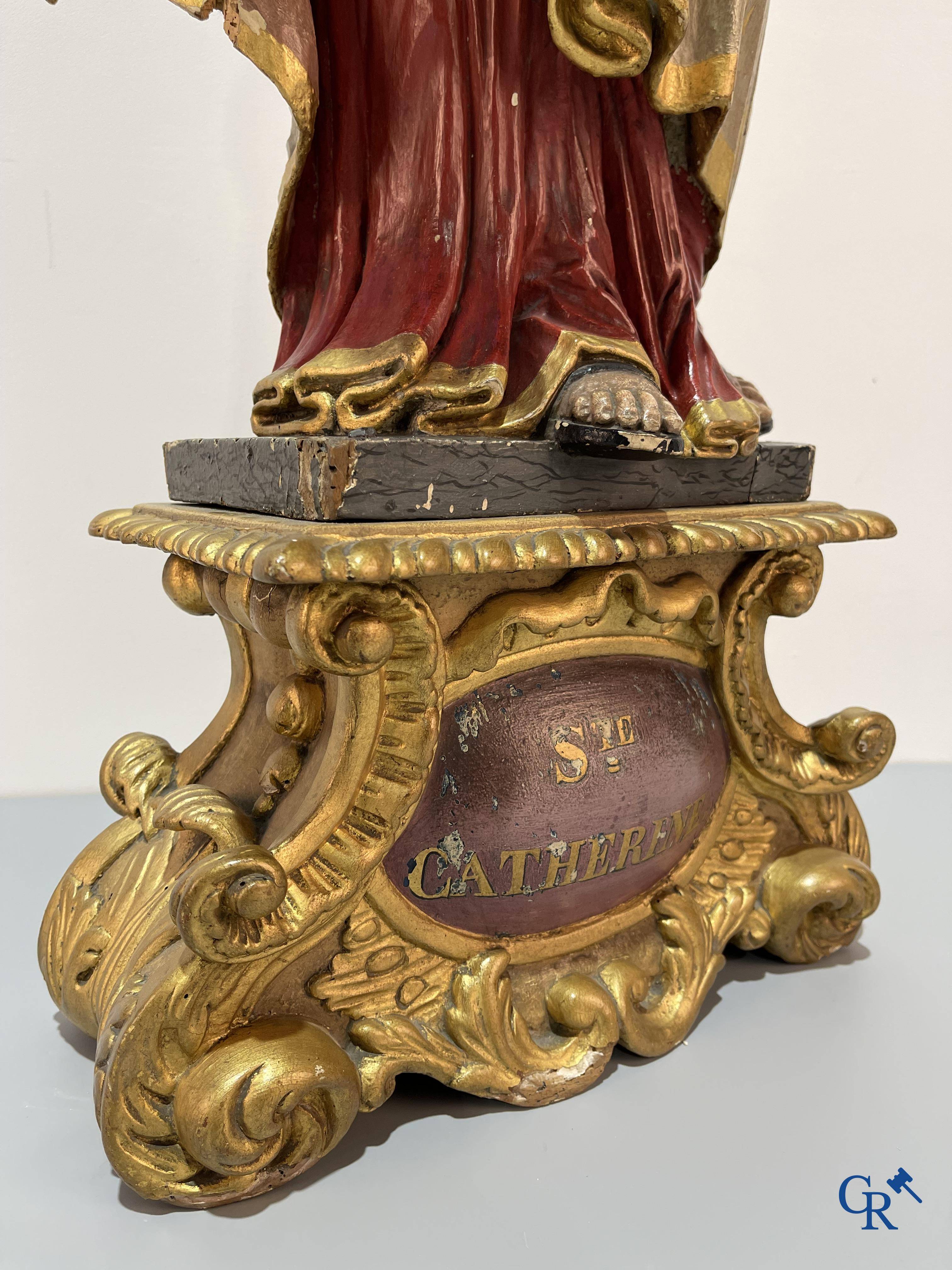 Religious objects, a finely carved and polychrome wooden statue of Saint Catherine in Baroque style. 18th century.