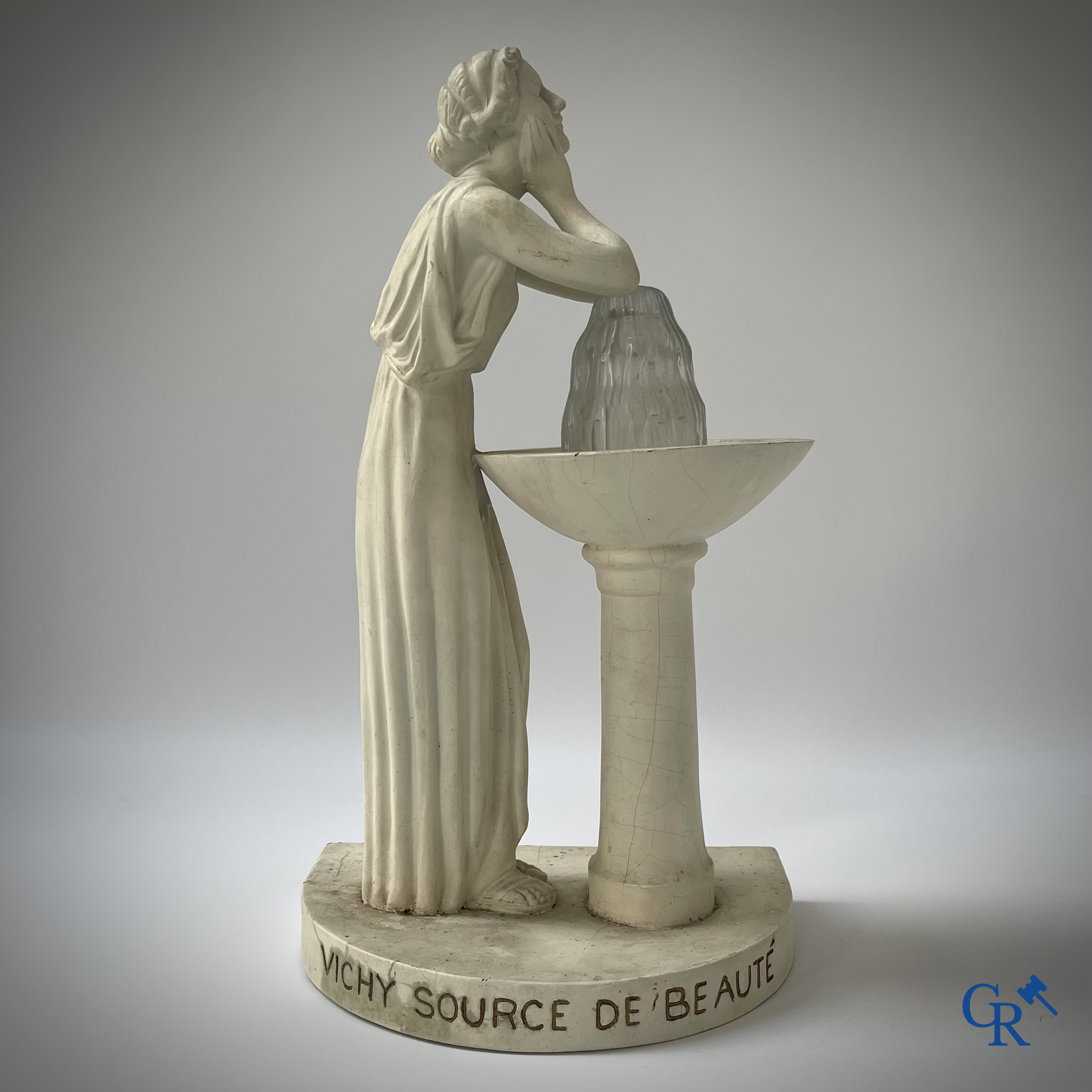 Vichy, Source de beauté. Lampe en papier mâché surmonté de plâtre patiné. Première version vers 1930-1940.