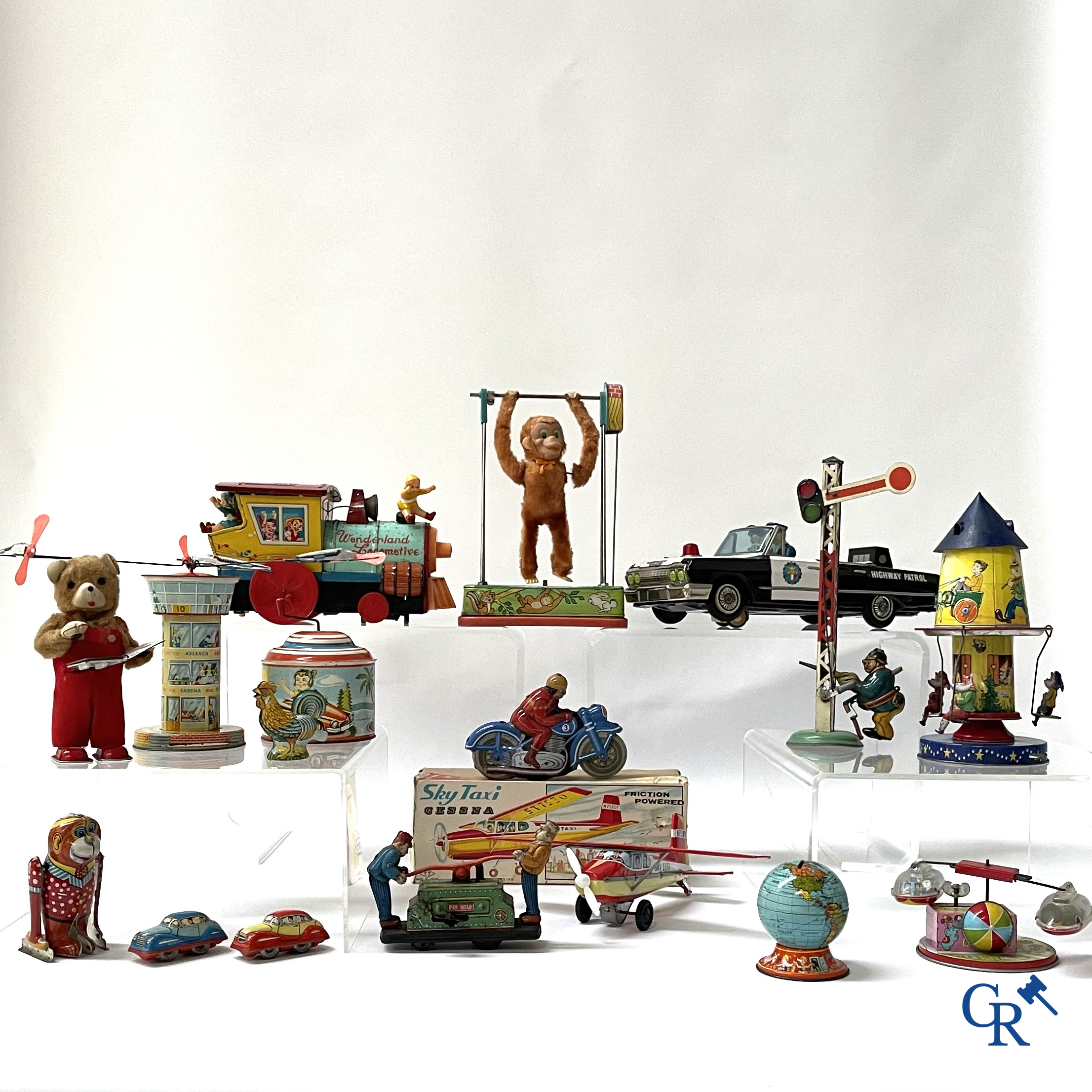 Oud speelgoed, een groot lot mechanisch blikken speelgoed, hoofdzakelijk Western Germany en Japanse makelij.