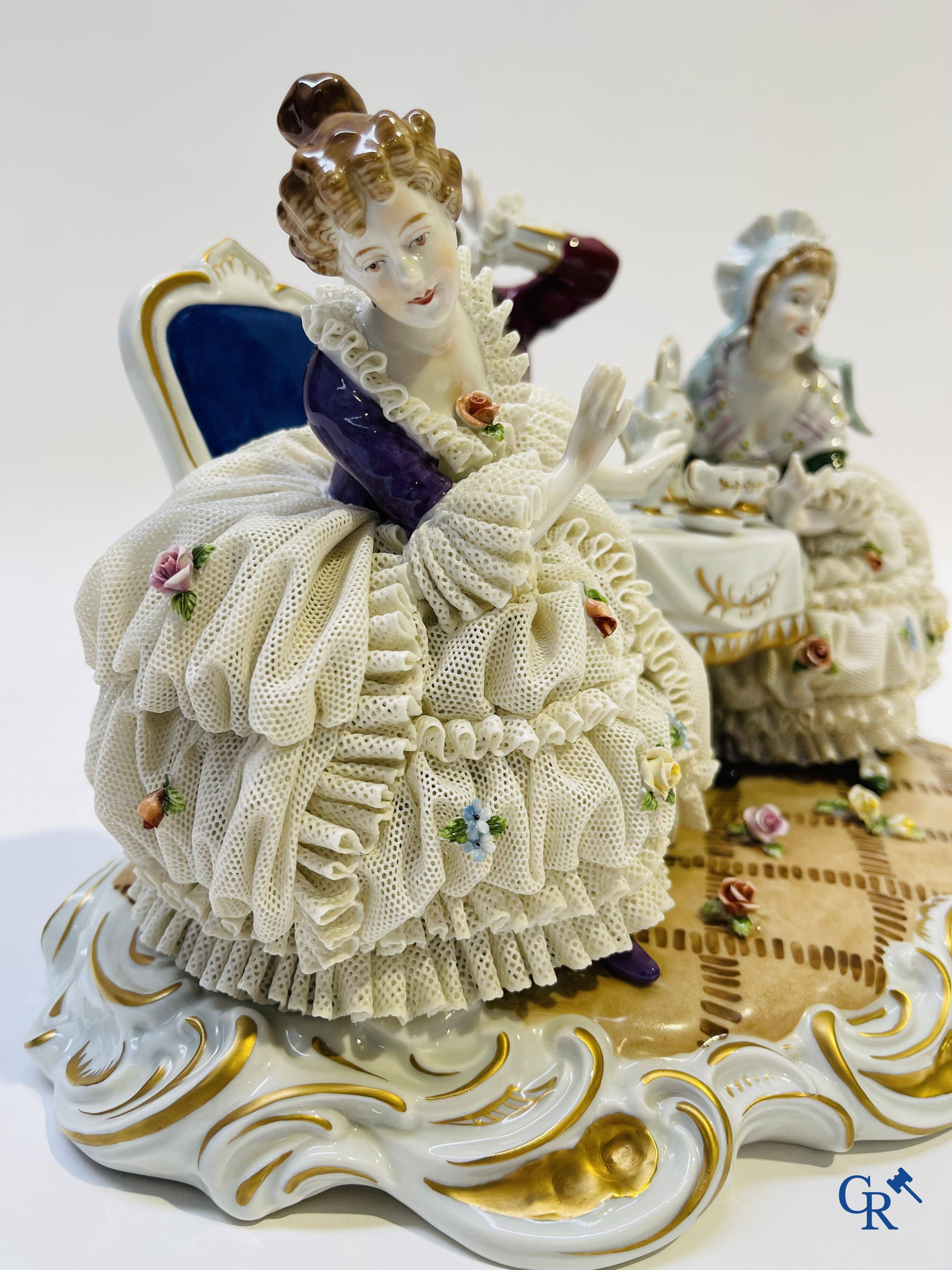 Porcelaine européenne, dans le goût de Volkstedt Rudolstadt. lace porcelain.<br />
