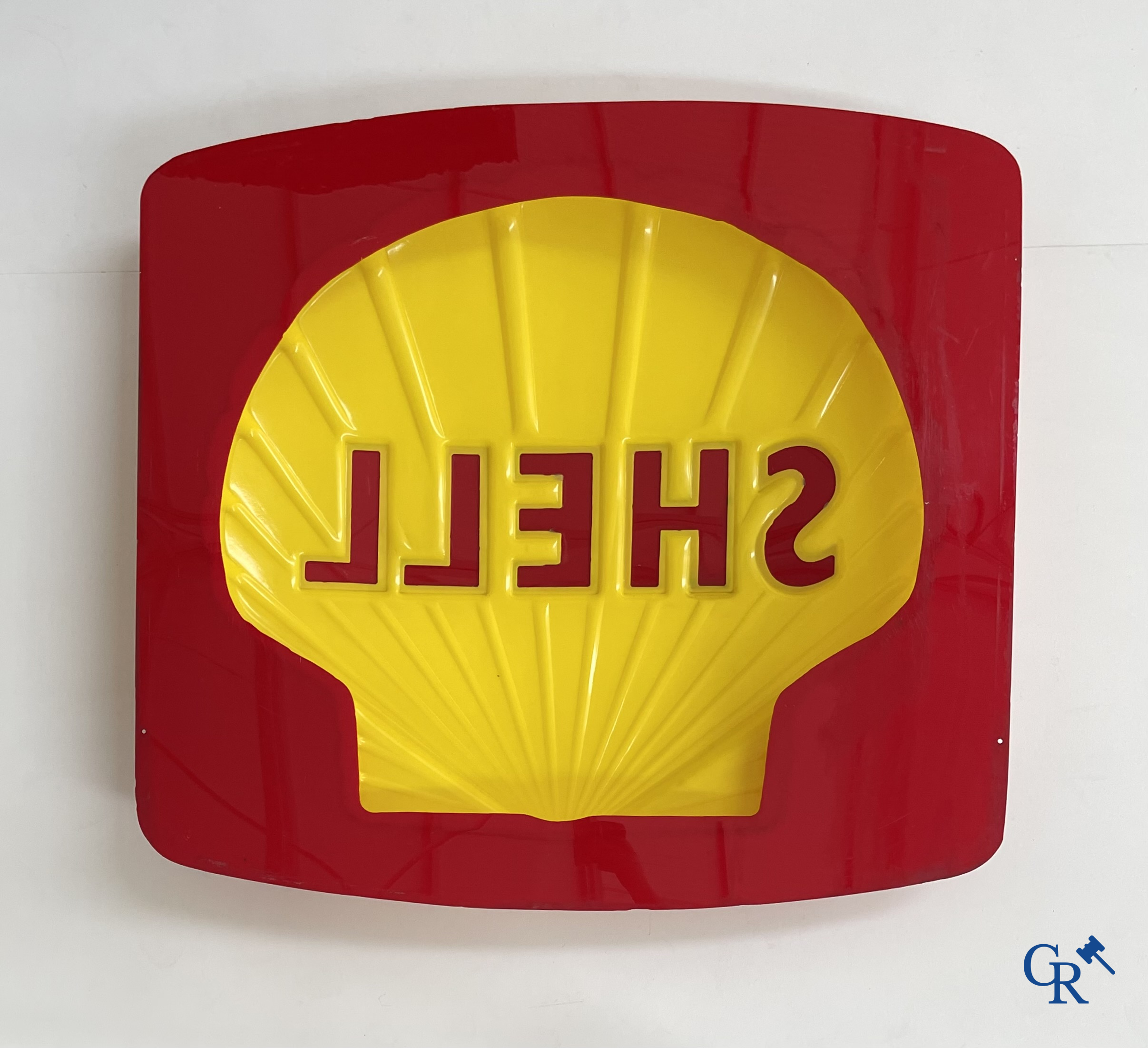 Shell, large representation of the red-yellow Shell shell in bombed plexiglass.