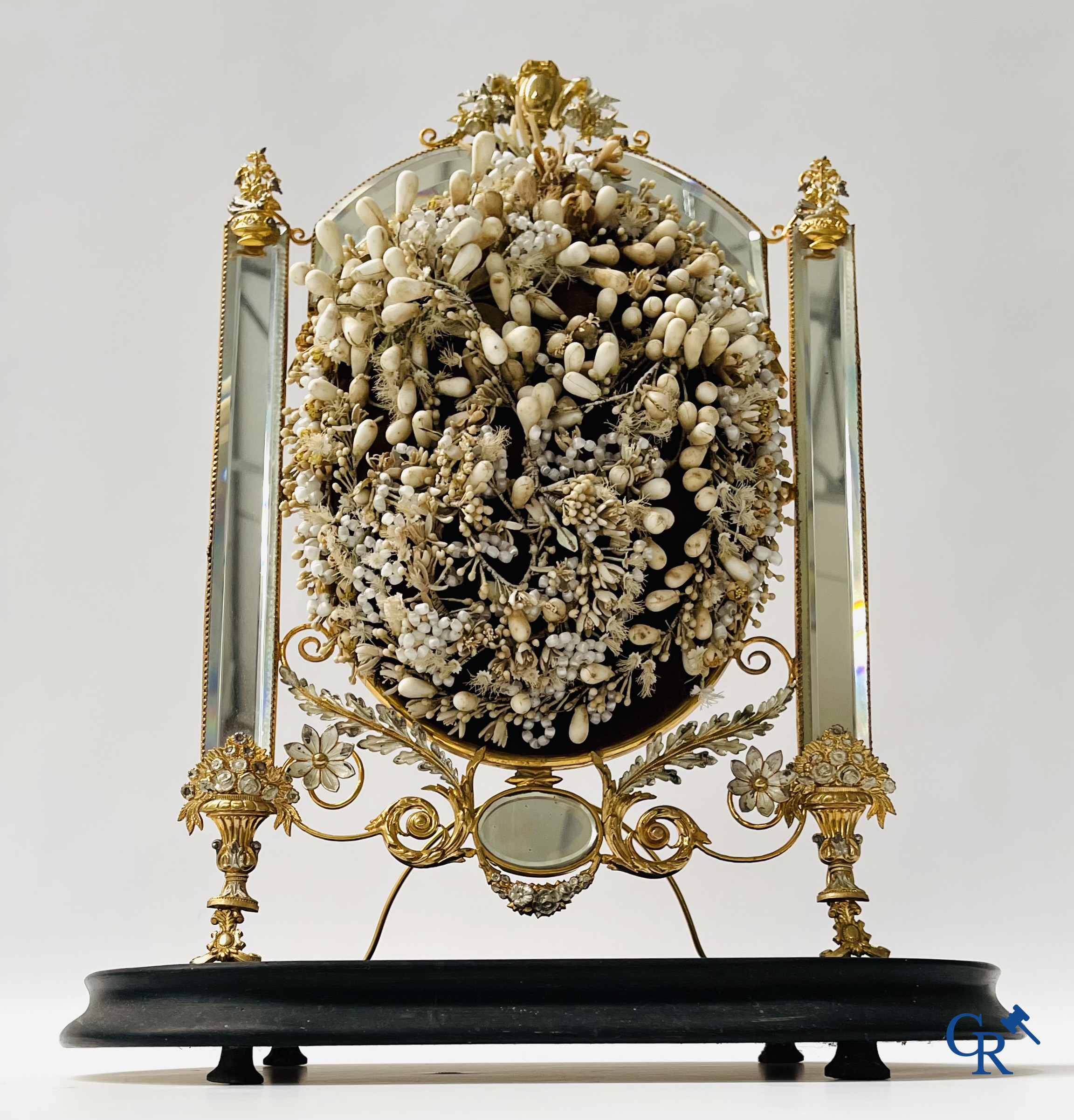 An exceptional glass dome with a bridal bouquet. Mirrors in gilded and silvered brass. Circa 1900.