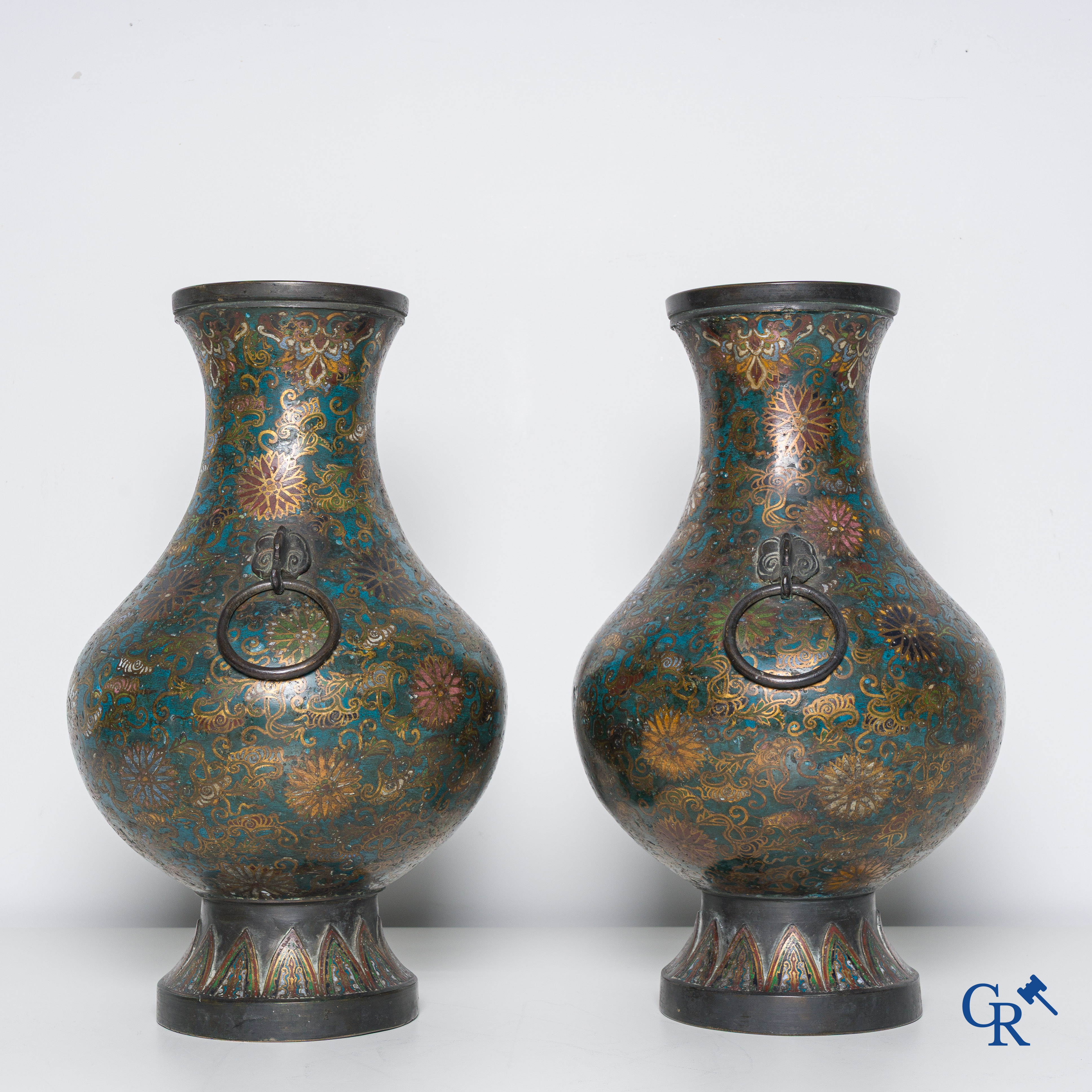 Asian Art, a pair of Chinese vases in cloisonné. Marked.
