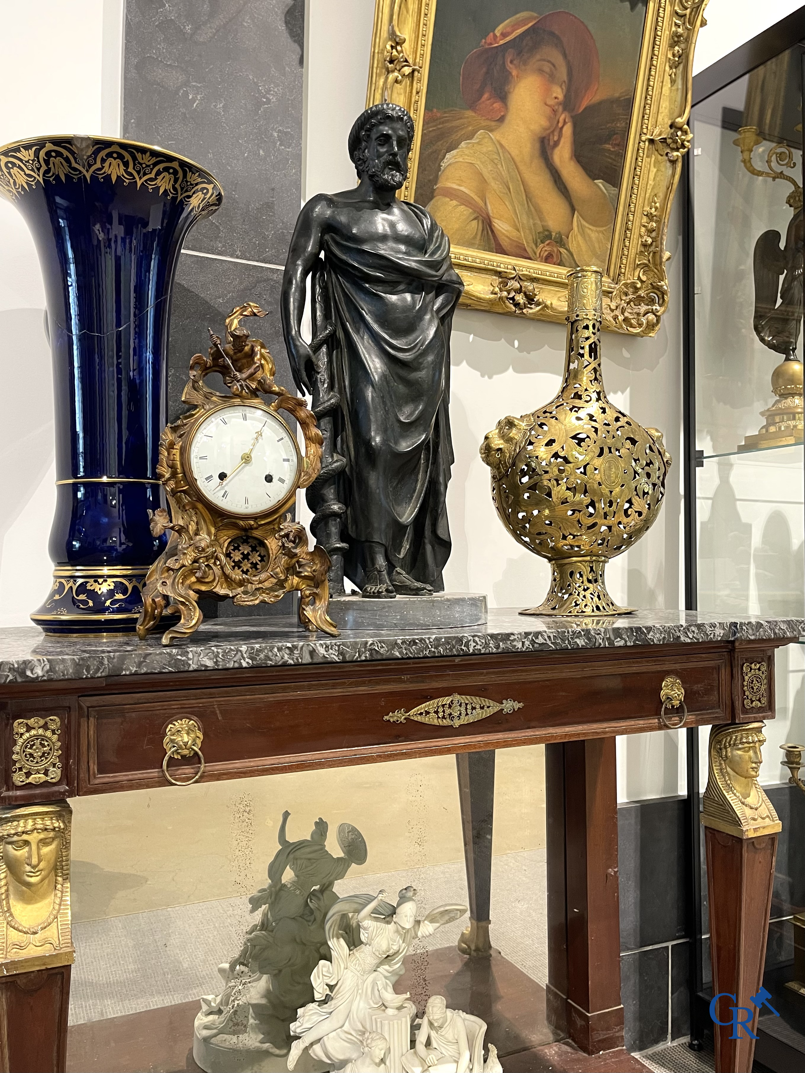 Asklepios, dieu grec de la médecine et de la guérison. Socle en marbre gris Sainte Anne. Fin du 18ème - début du 19ème siècle.