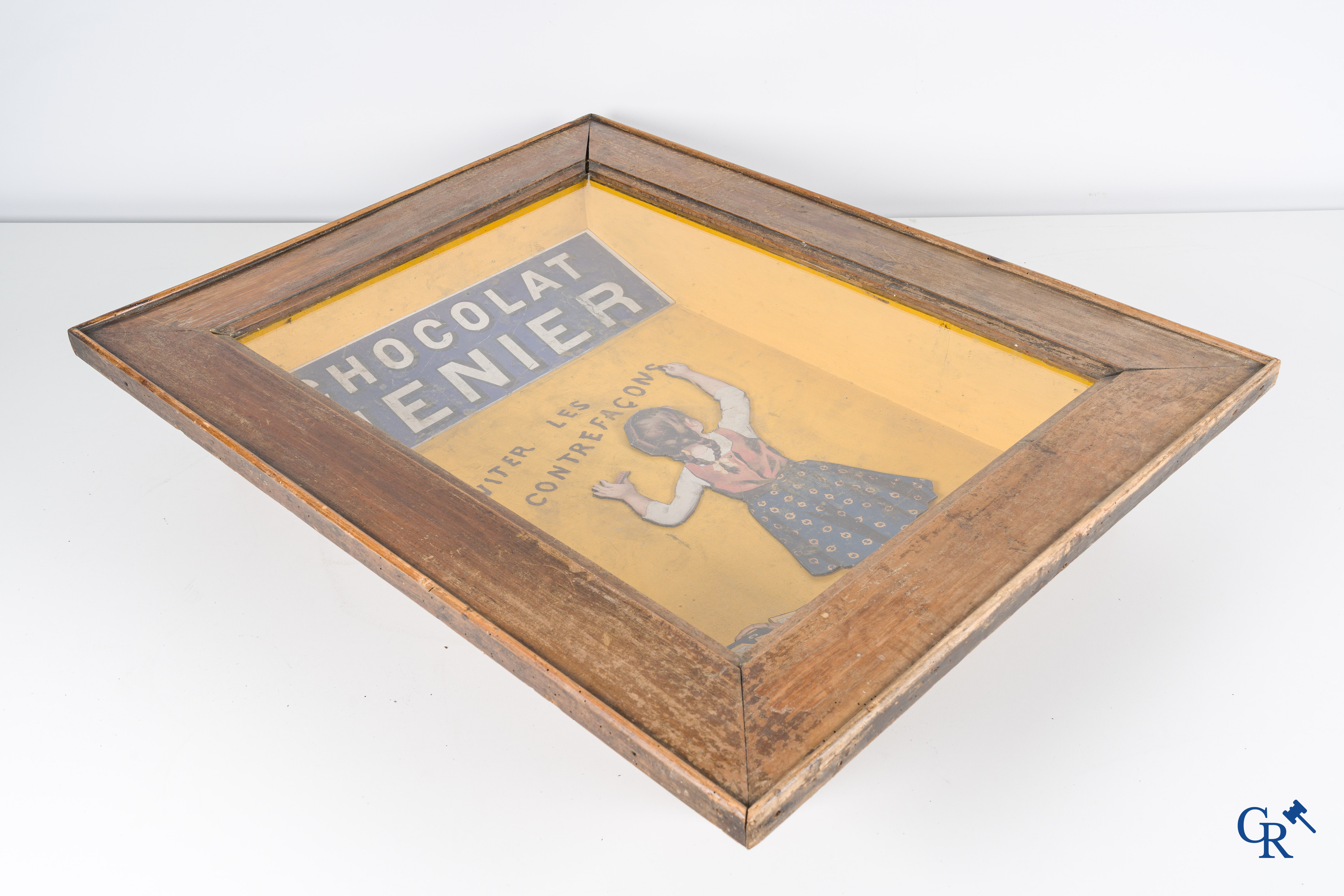 Chocolat Menier, Mooie publiciteits vitrine in reliëf voor Menier chocolade, waarschijnlijk artisanale makelij.