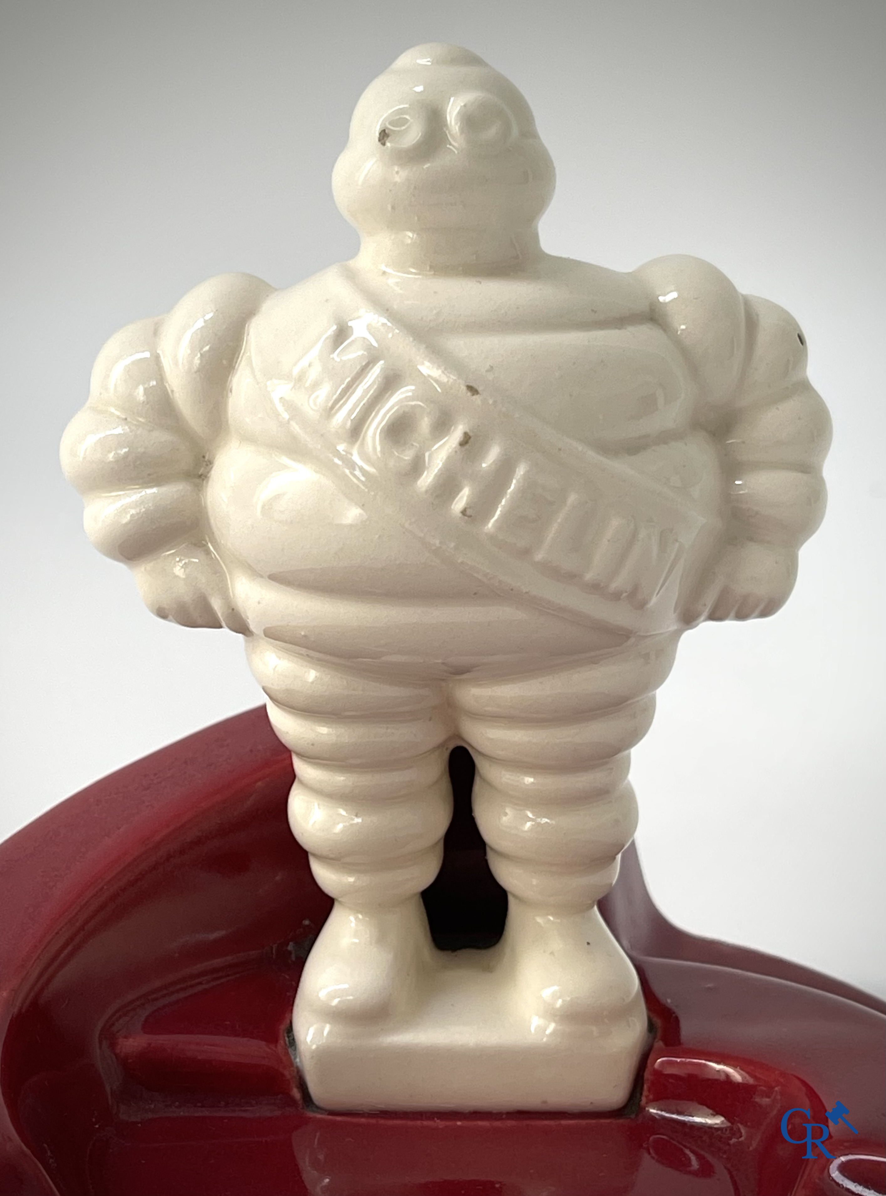 Michelin, een publiciteitsasbak voor het bandenmerk Michelin. 50'er jaren.