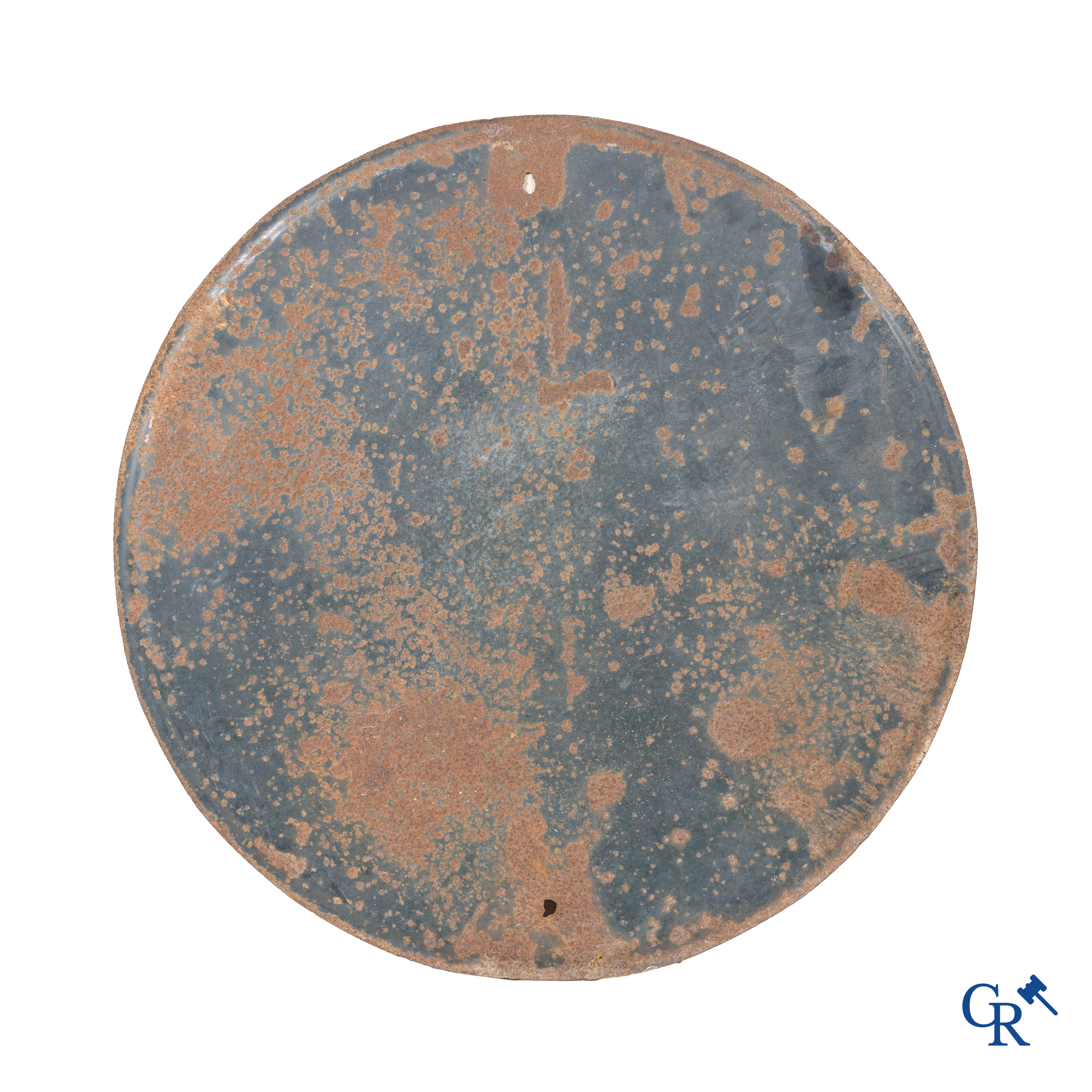 Emaille bord met een locomotief om een overweg aan te geven. Circa 1900-1920.