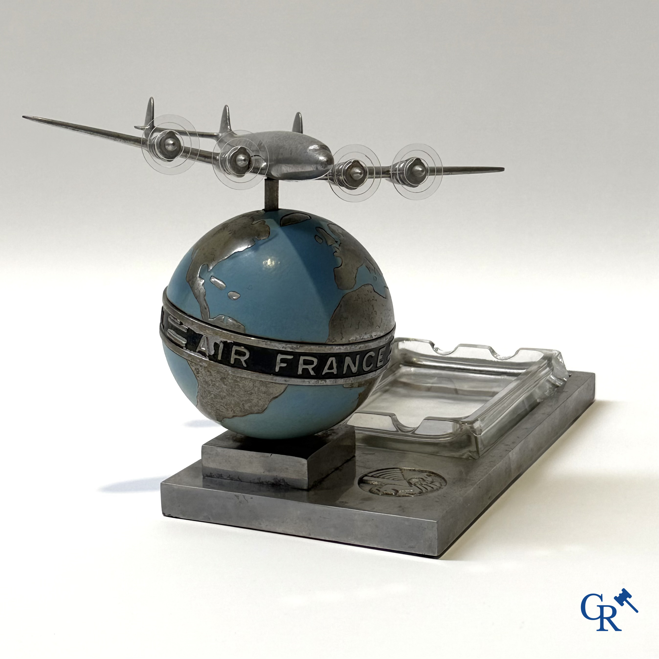 Air France: Réseau Aérien Mondial. Publicity ashtray in metal for airline Air France.